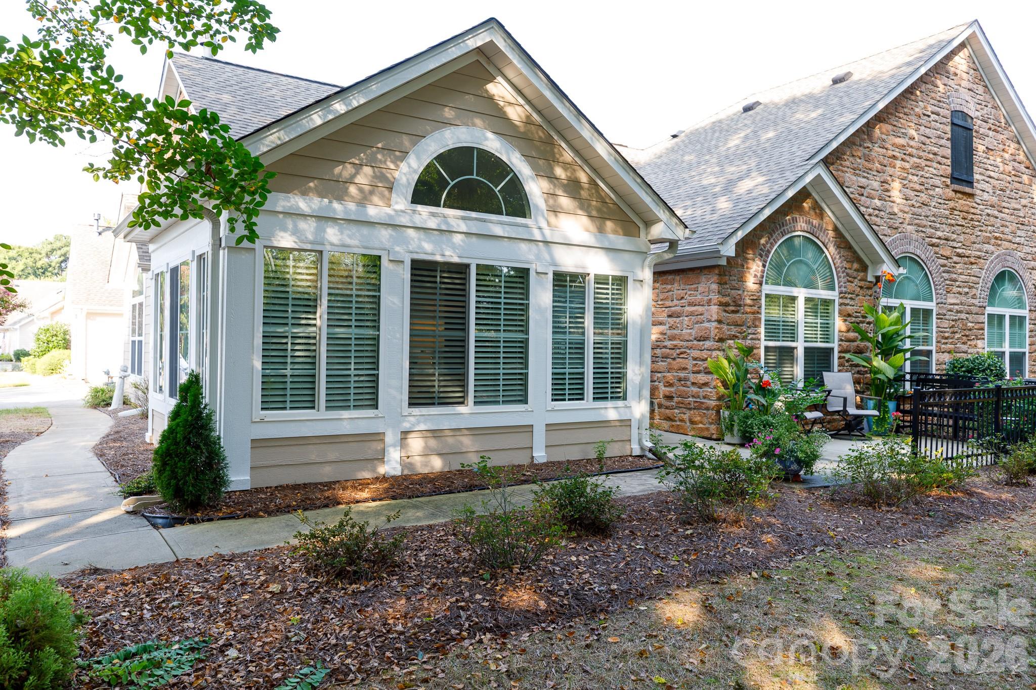 132 Lone Oak Circle Property Photo 4