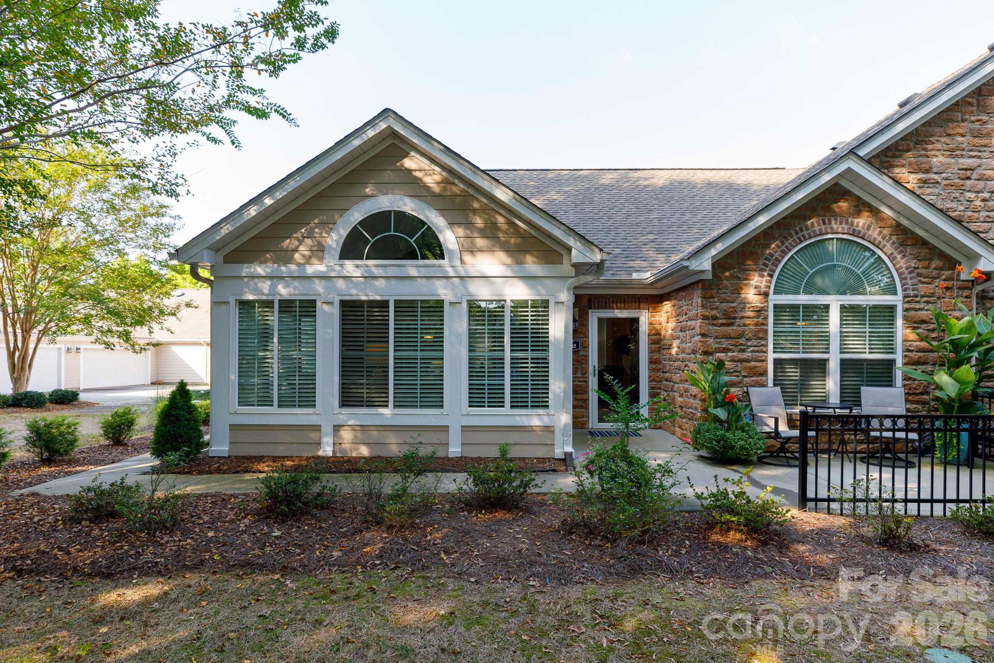 132 Lone Oak Circle Property Photo 6