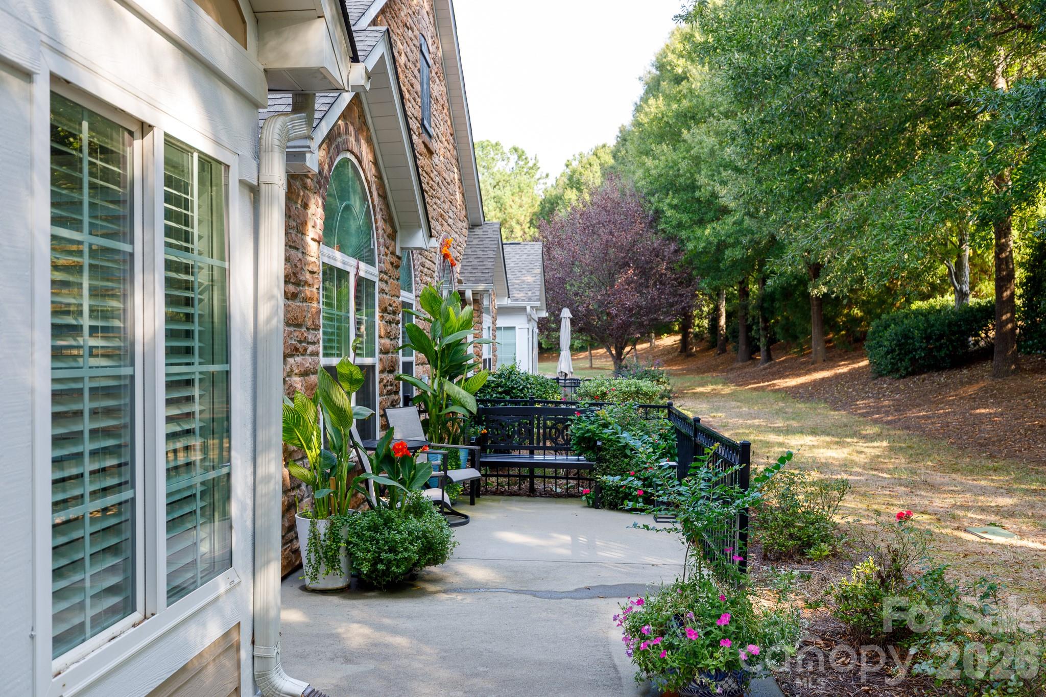 132 Lone Oak Circle Property Photo 8