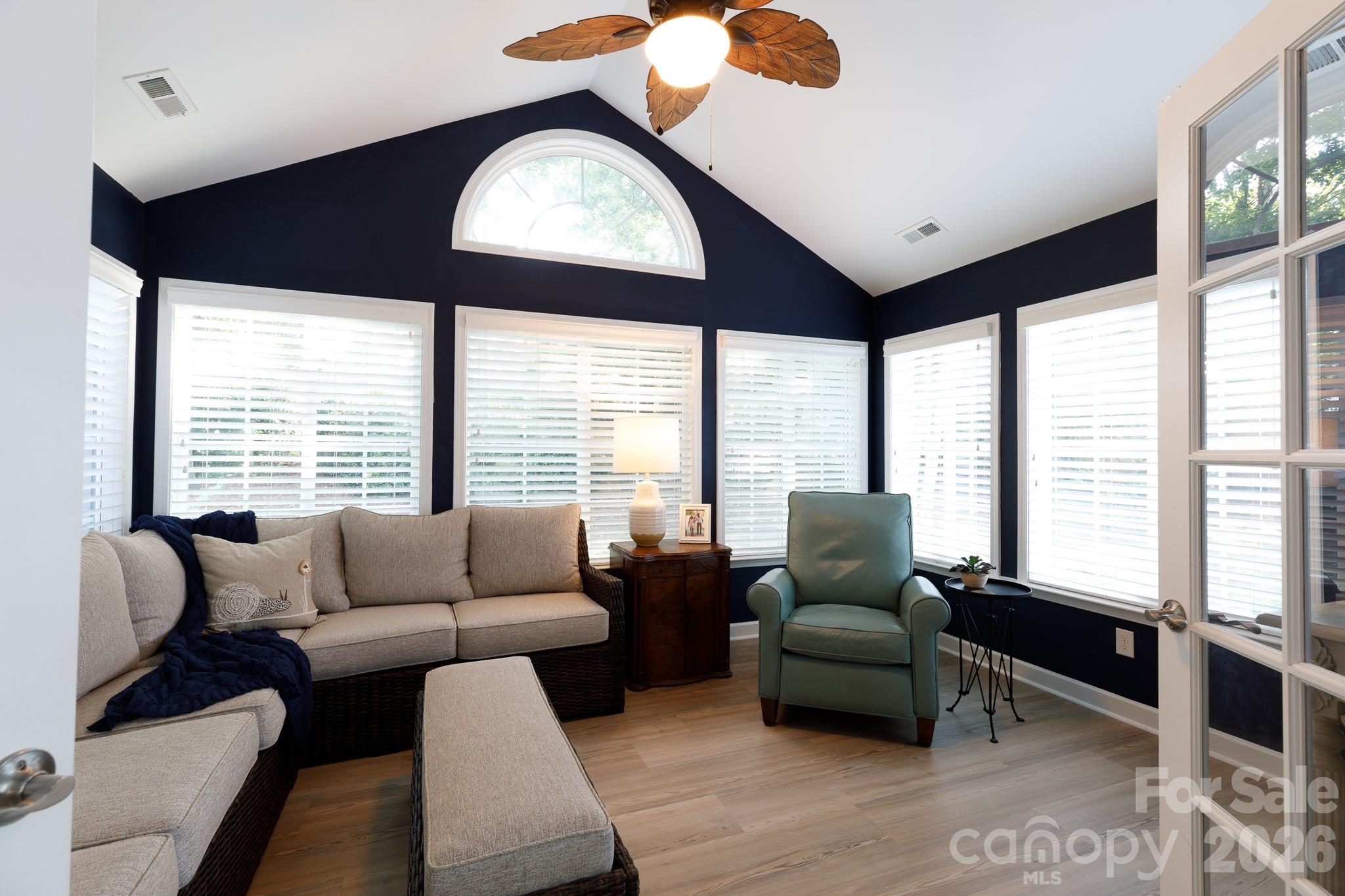 132 Lone Oak Circle Property Photo 10