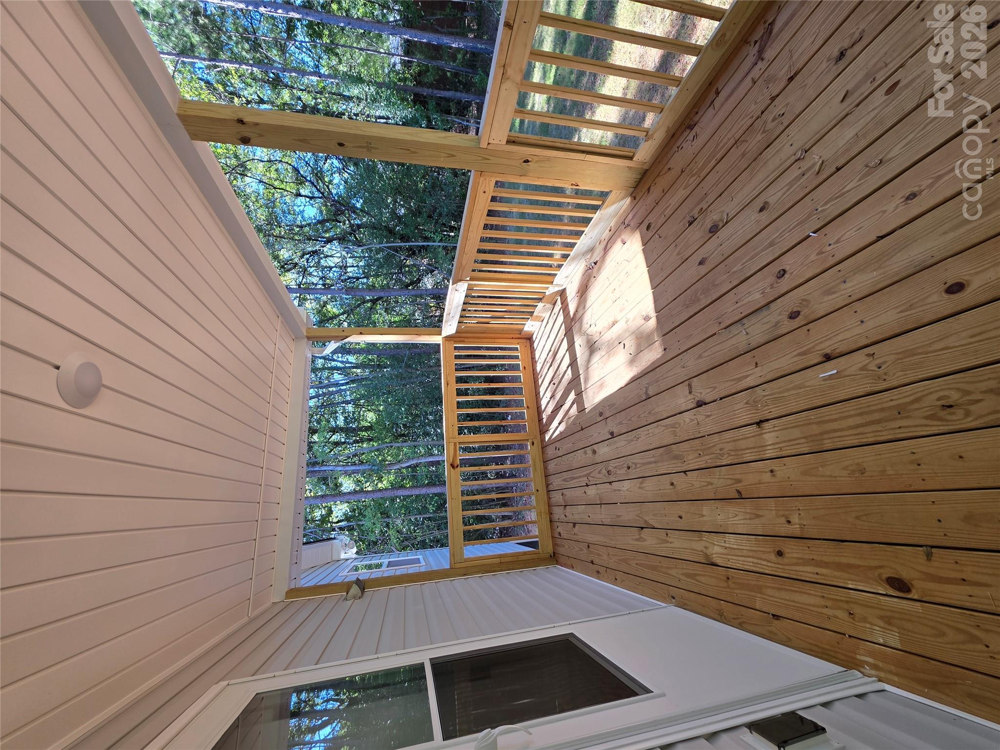706 Settle Street Property Photo 3