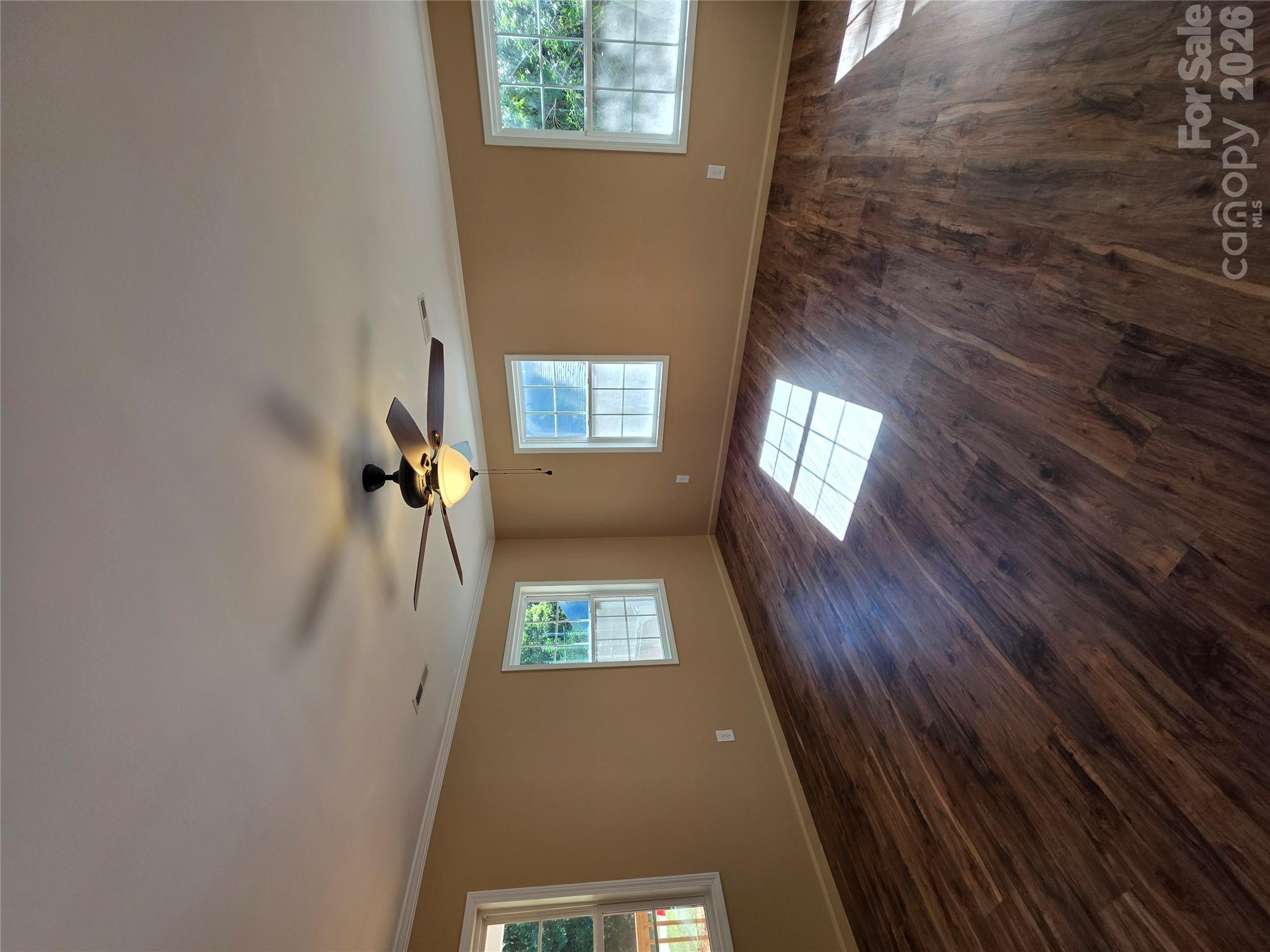 706 Settle Street Property Photo 4