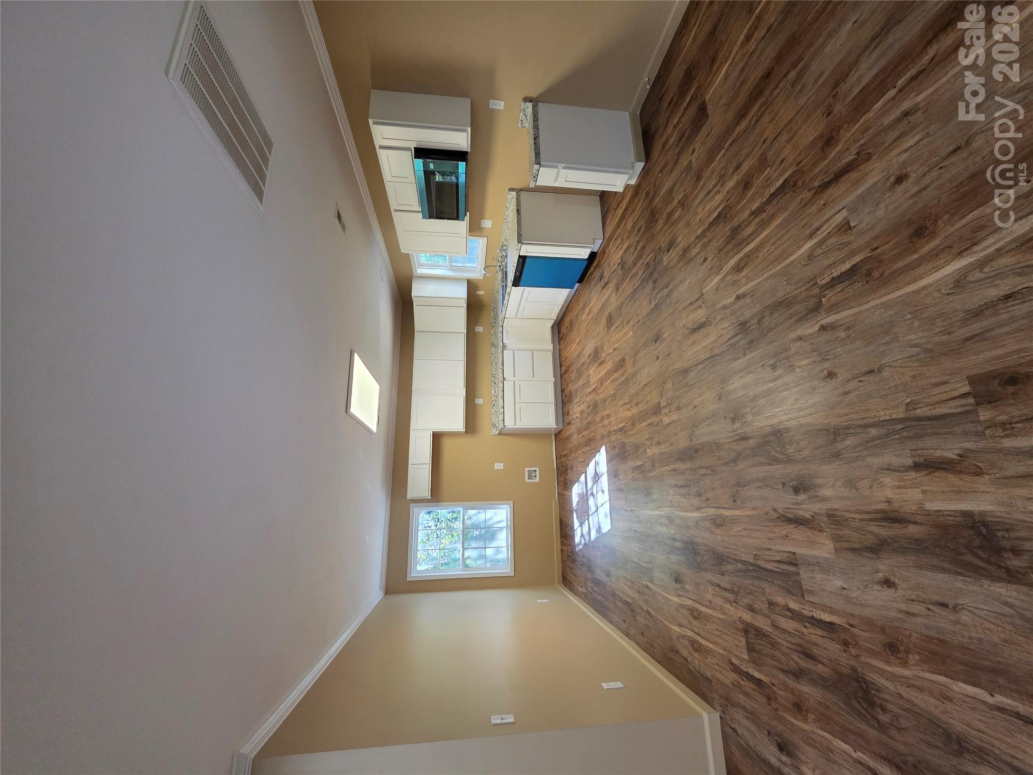 706 Settle Street Property Photo 5