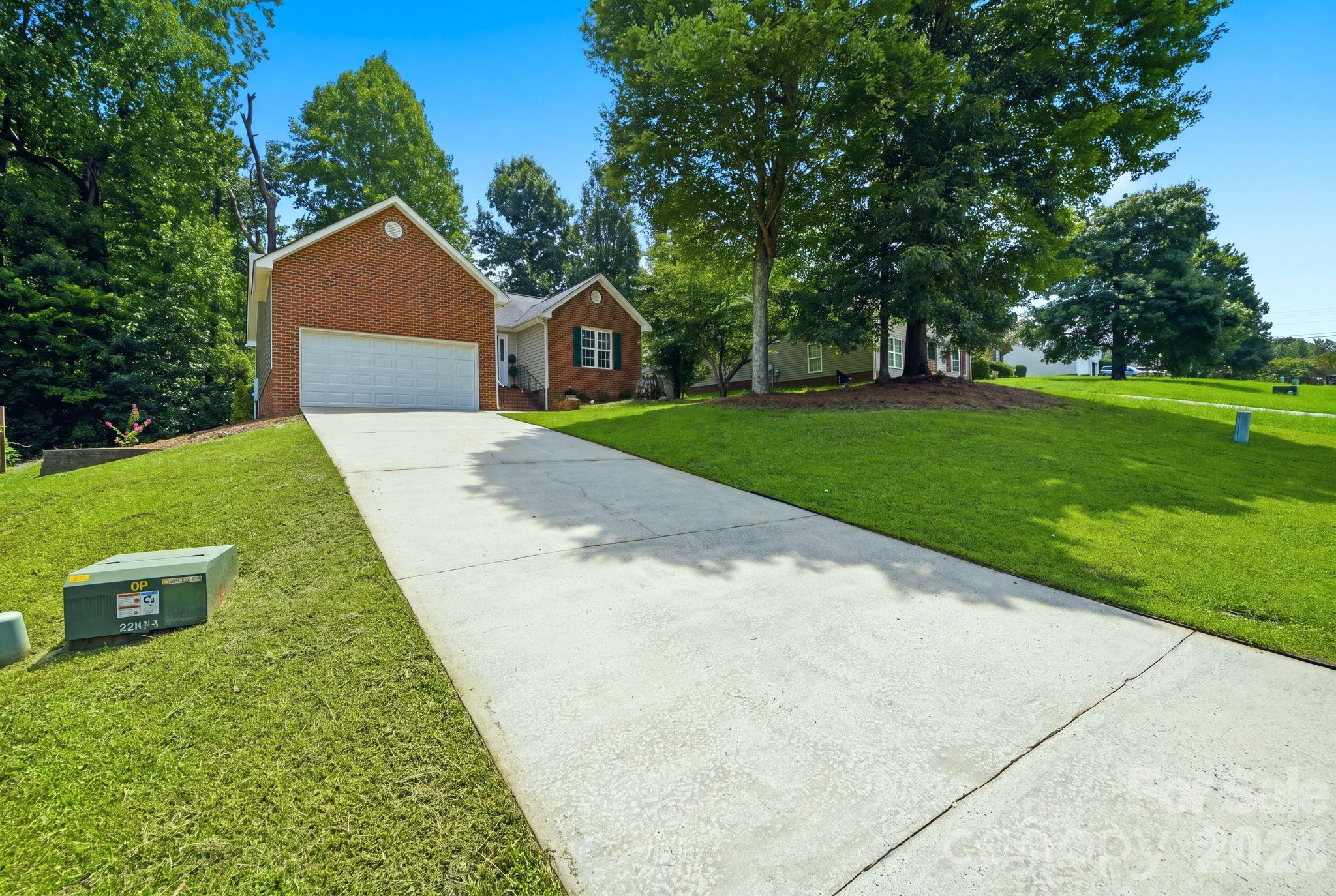 1008 Raywood Court Property Photo 3