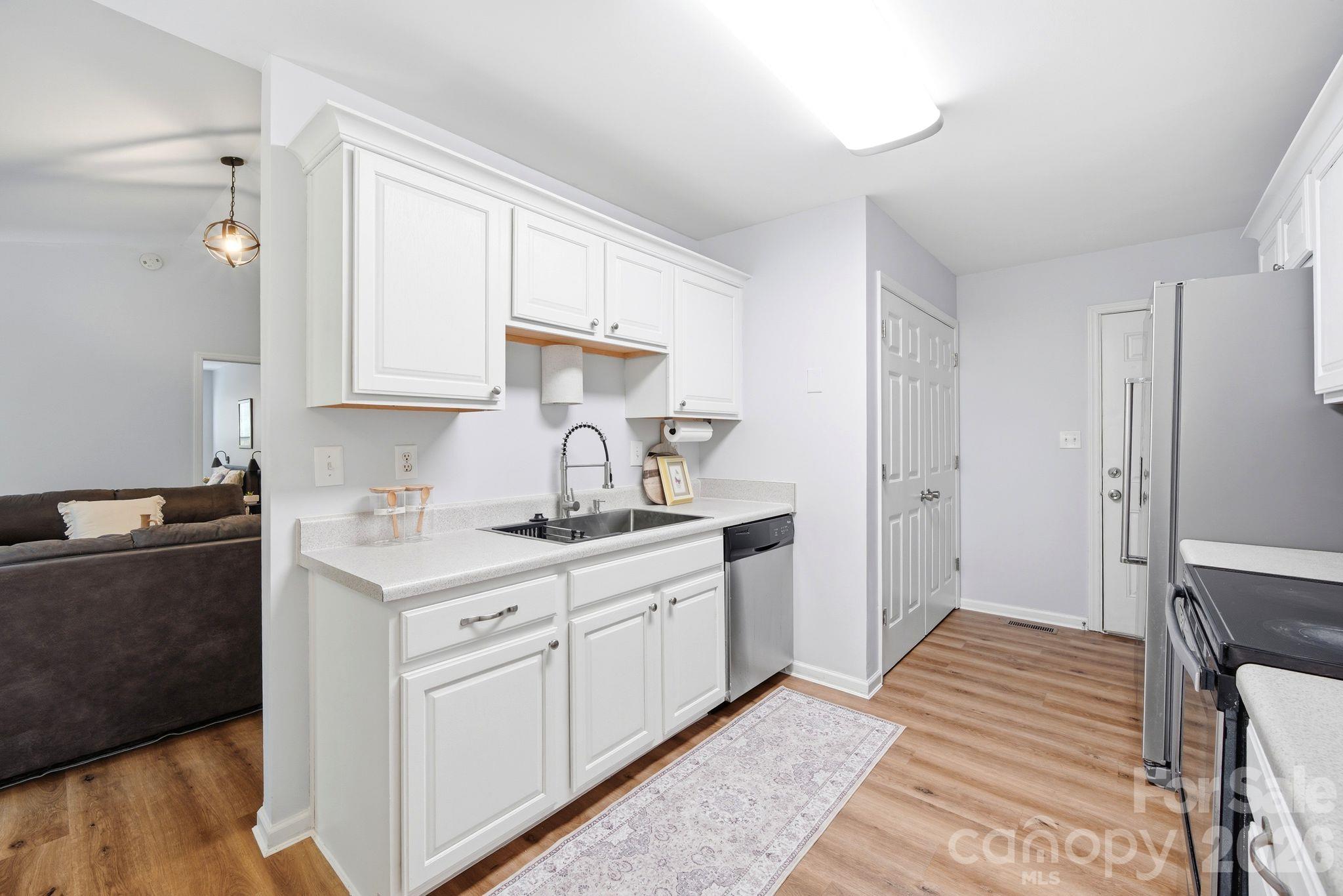 1008 Raywood Court Property Photo 10