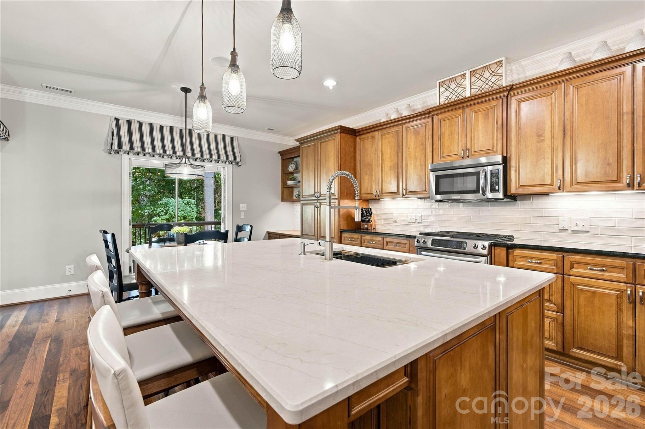 7365 Thornblade Court Property Photo 6