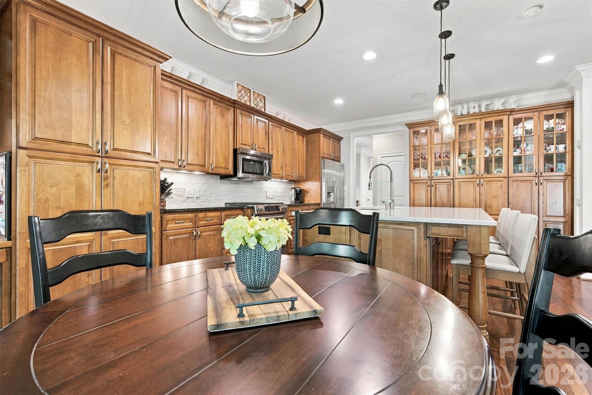 7365 Thornblade Court Property Photo 8