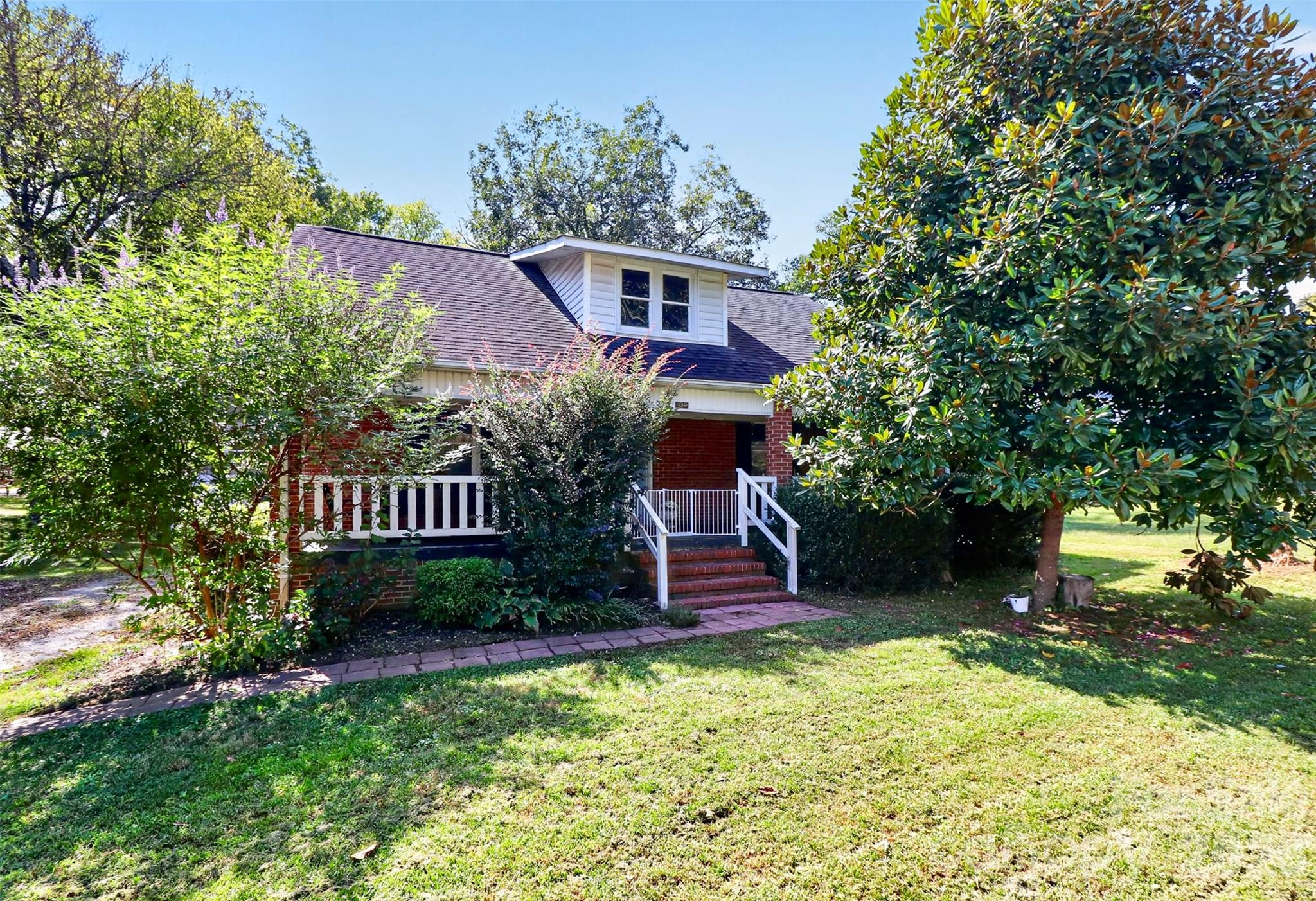 8512 E Franklin Street Property Photo 1