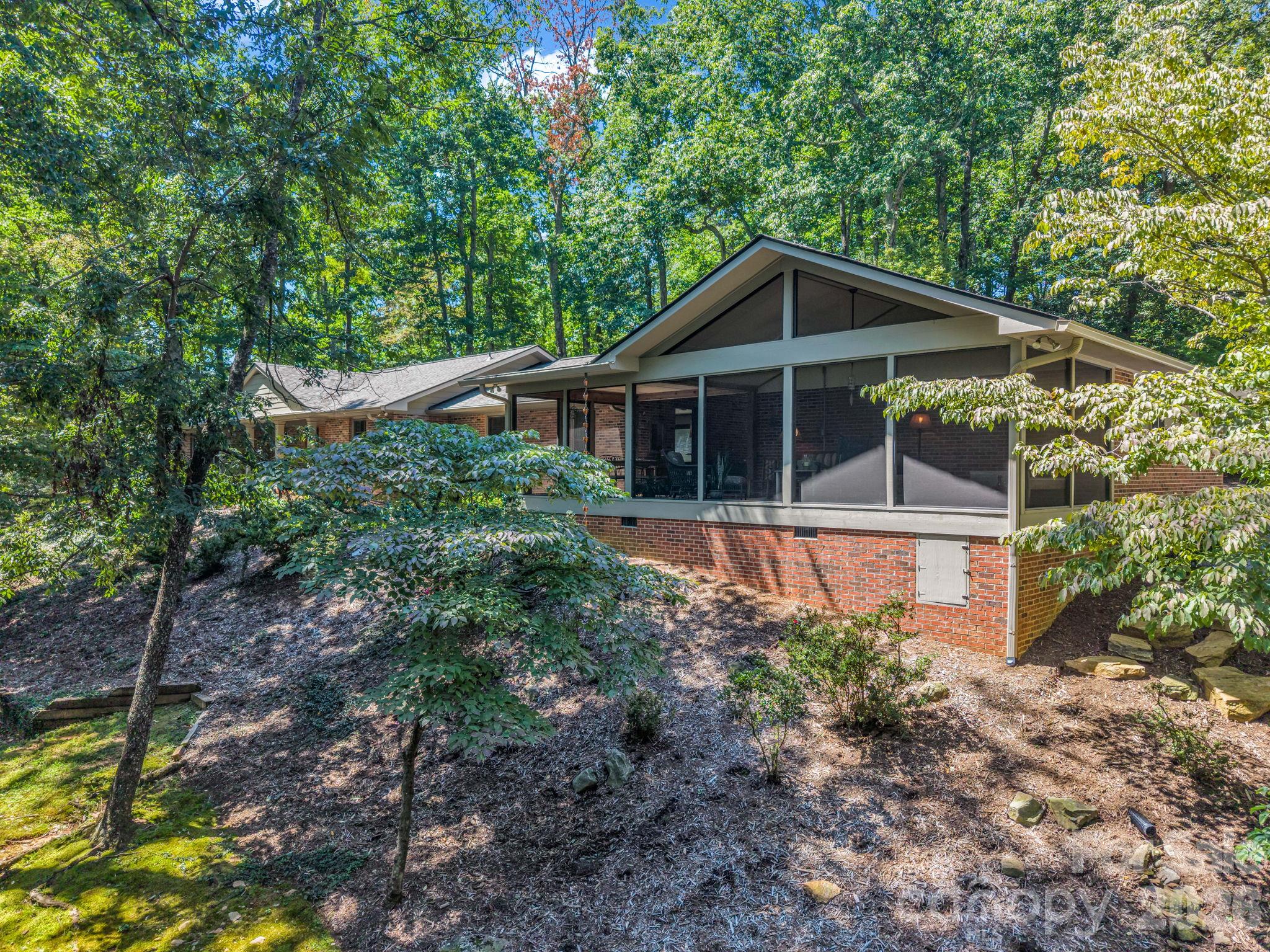 280 Overlook Circle Property Photo 2