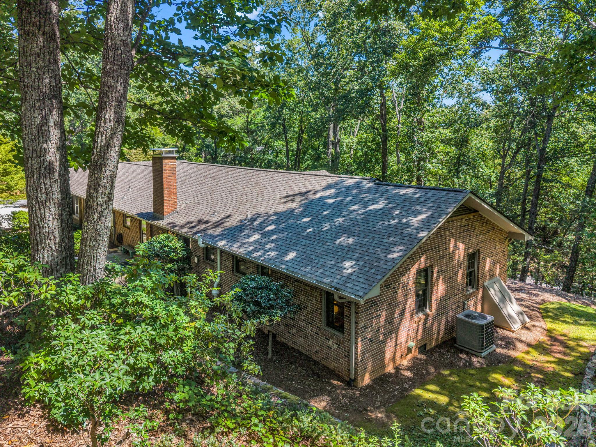 280 Overlook Circle Property Photo 3