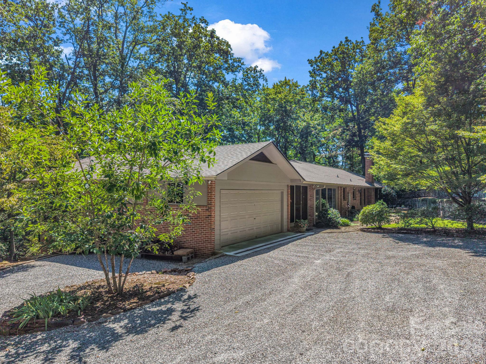 280 Overlook Circle Property Photo 5