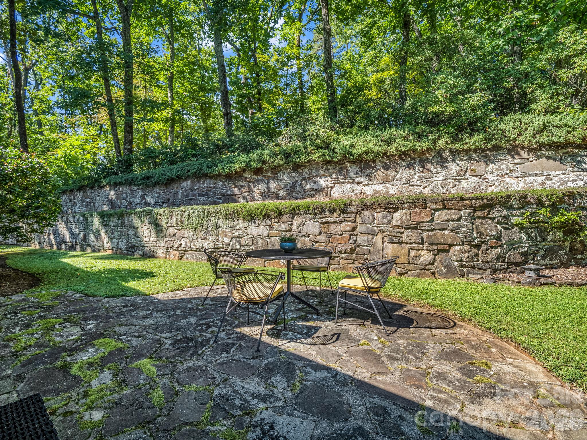 280 Overlook Circle Property Photo 6
