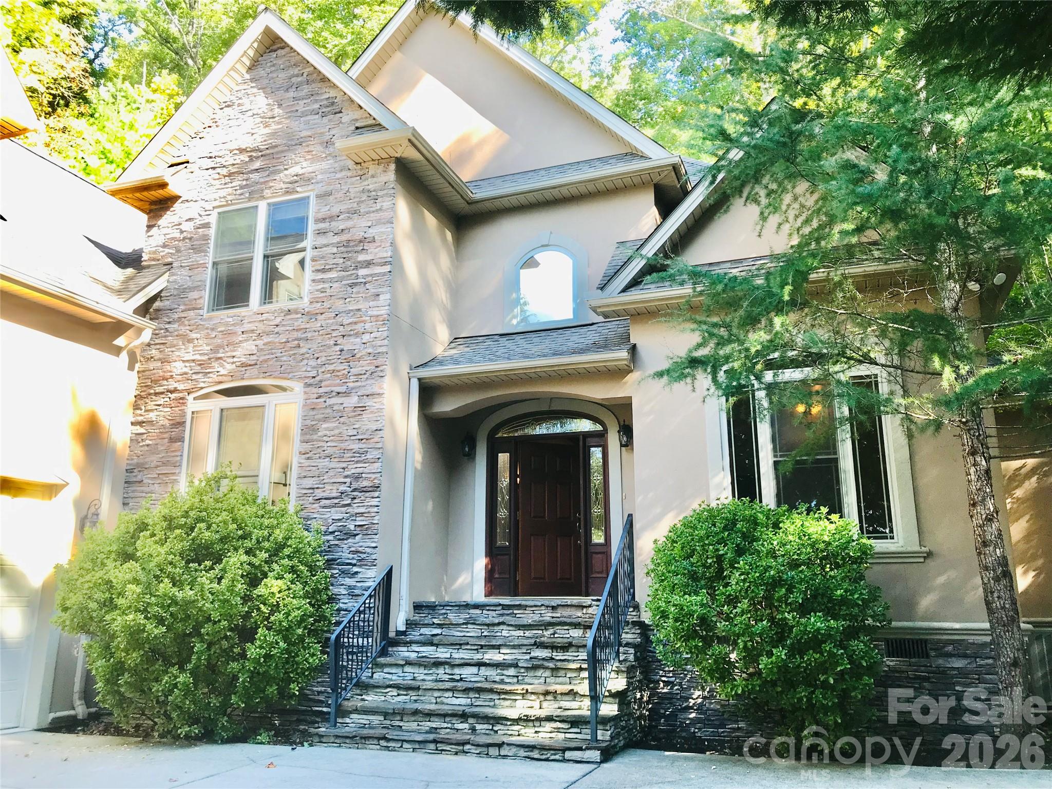 107 Twin Courts Drive Property Photo 1