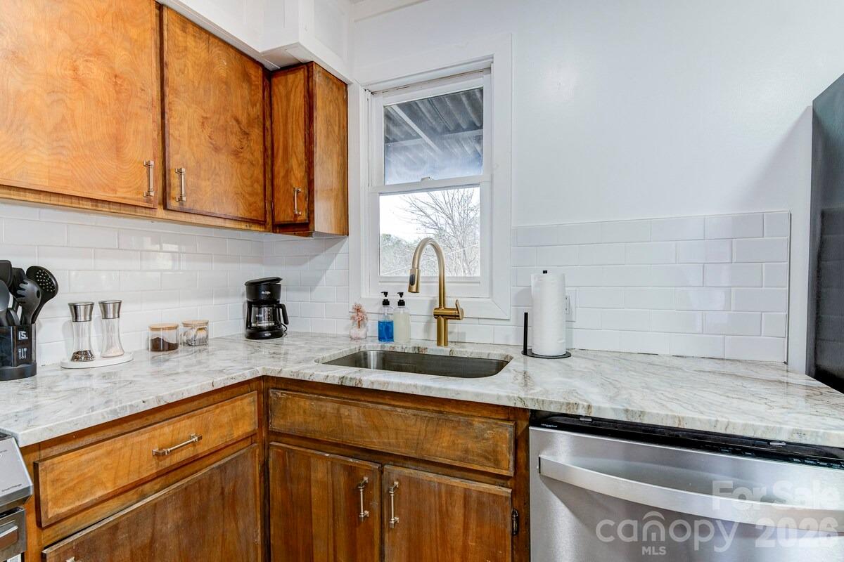 28 Collins Mountain Drive Property Photo 7
