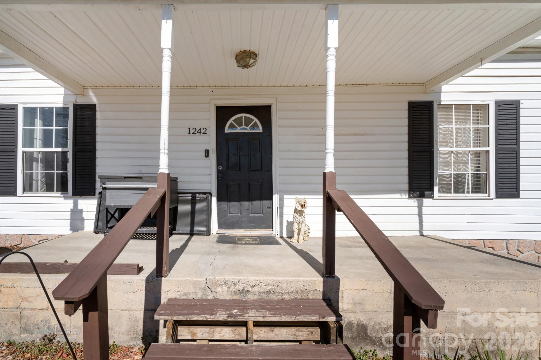 1242 W Airline Avenue Property Photo 7