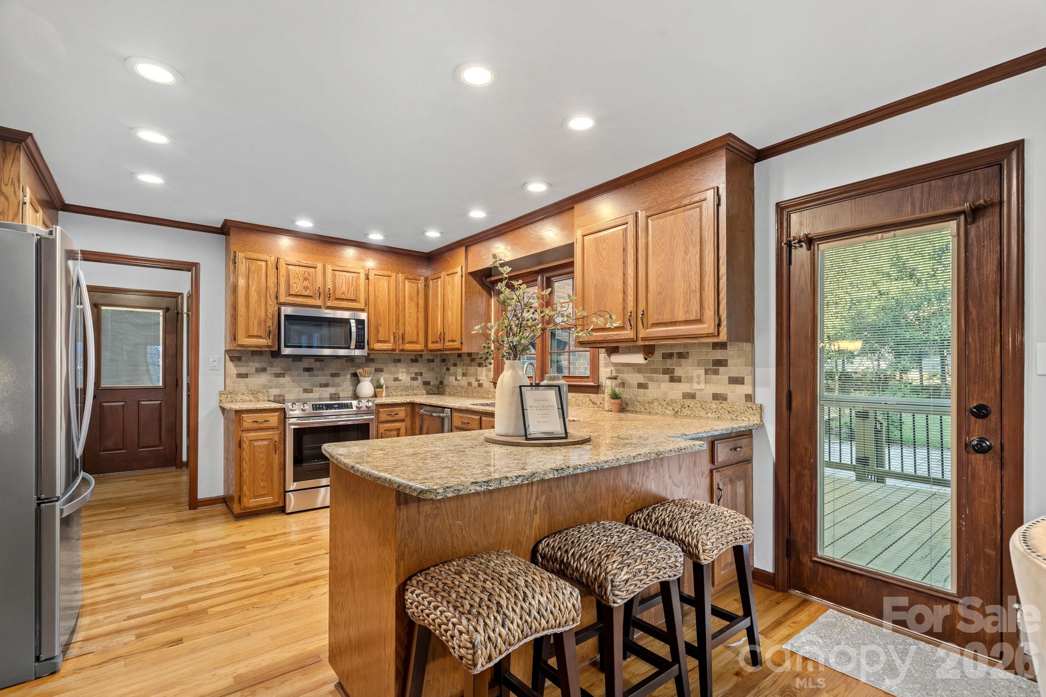 2716 Oldenway Drive Property Photo 6