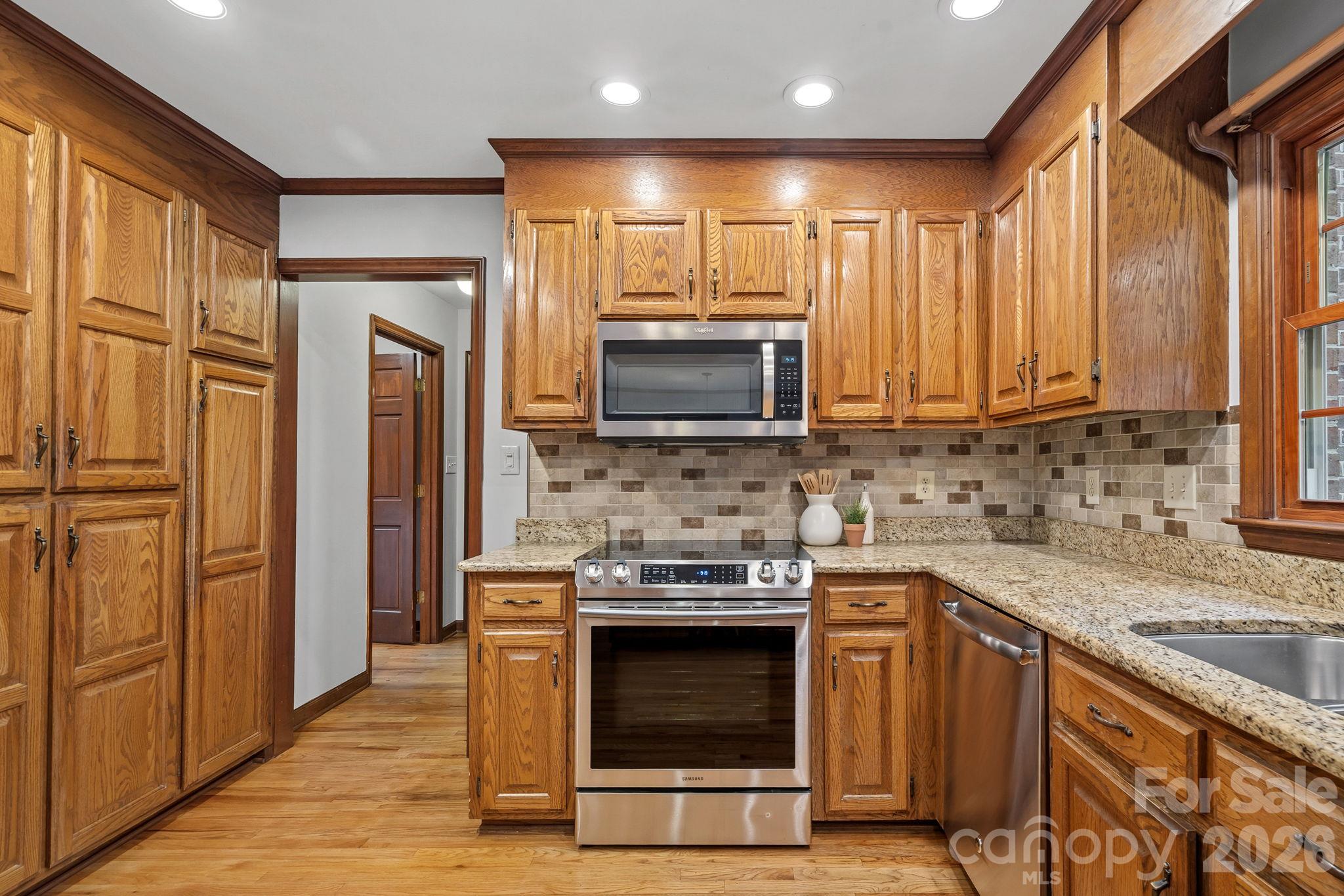 2716 Oldenway Drive Property Photo 7