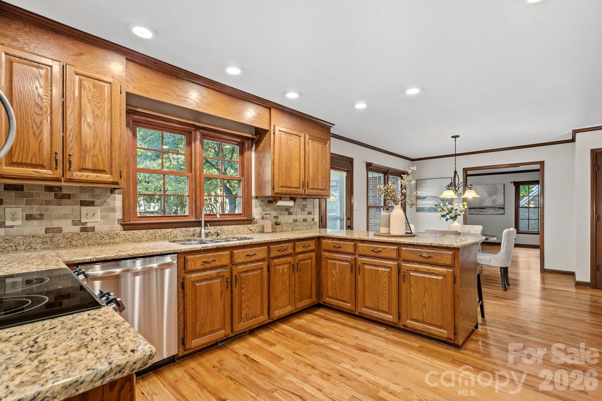 2716 Oldenway Drive Property Photo 8
