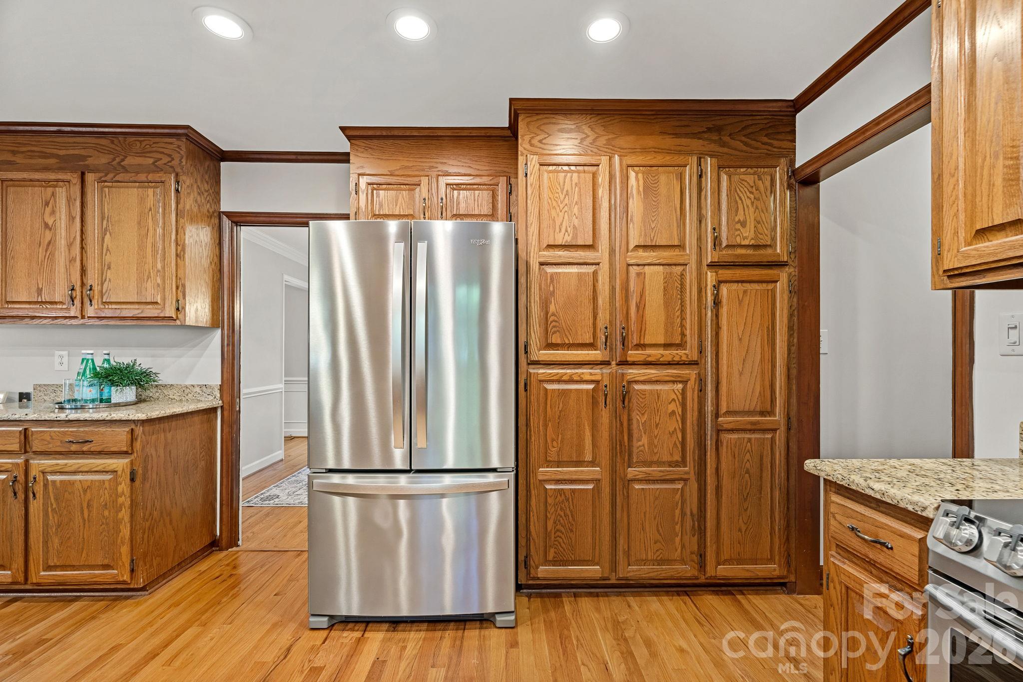 2716 Oldenway Drive Property Photo 9