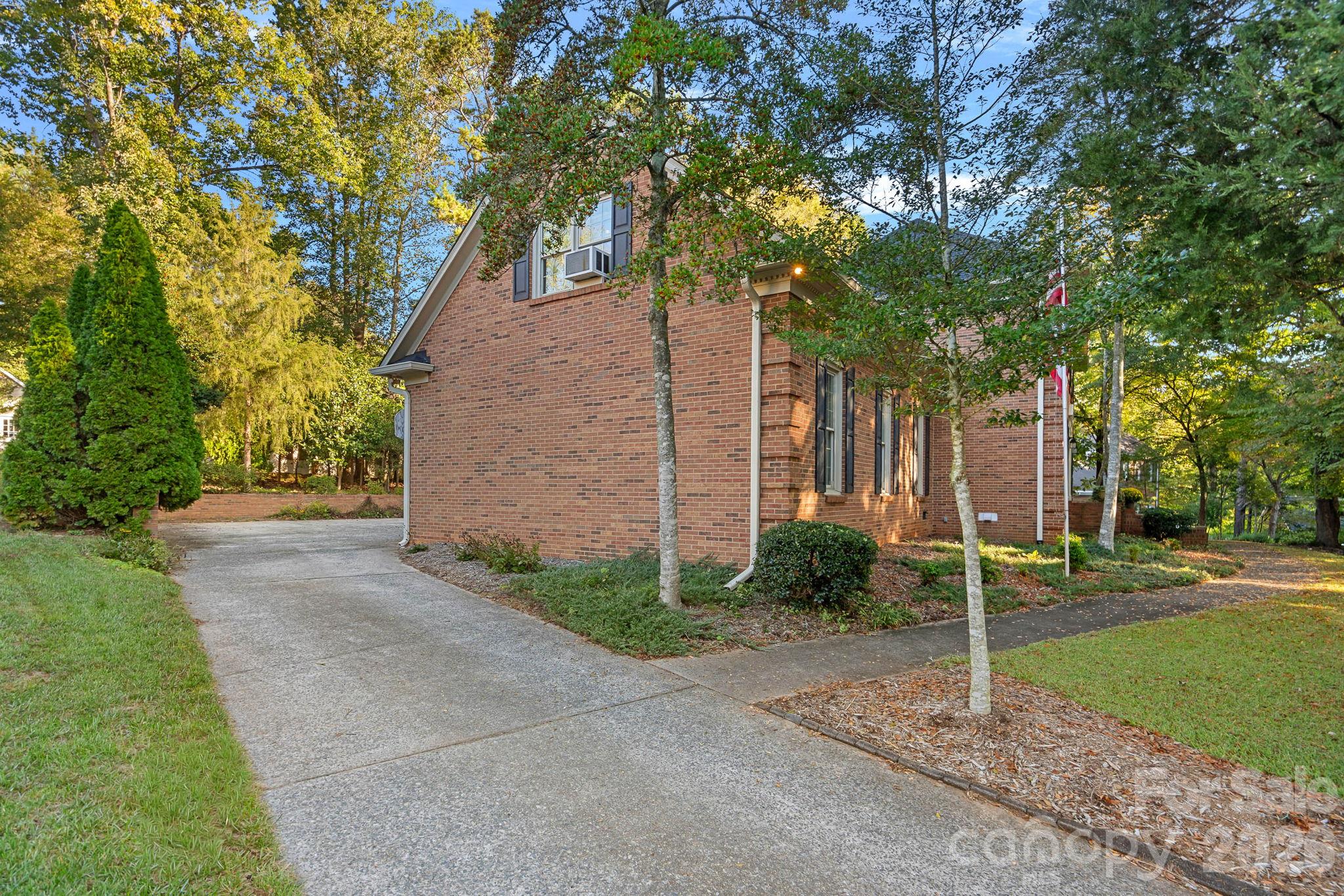 2716 Oldenway Drive Property Photo 43