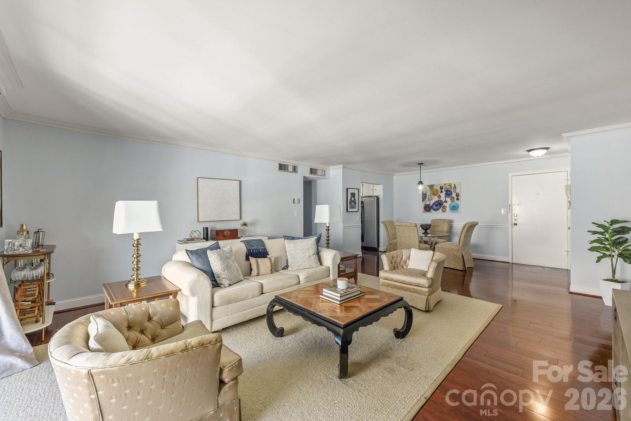1323 Queens Road 421 Property Photo 3