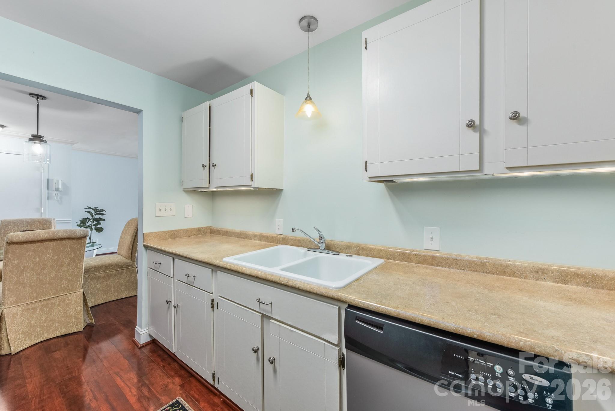 1323 Queens Road 421 Property Photo 8