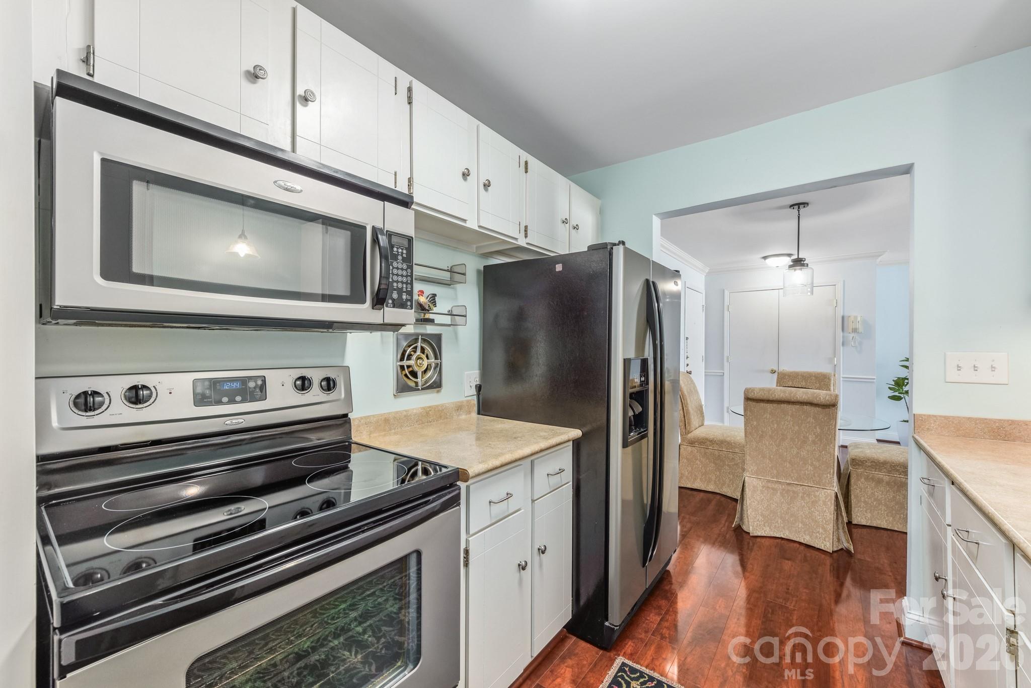 1323 Queens Road 421 Property Photo 9