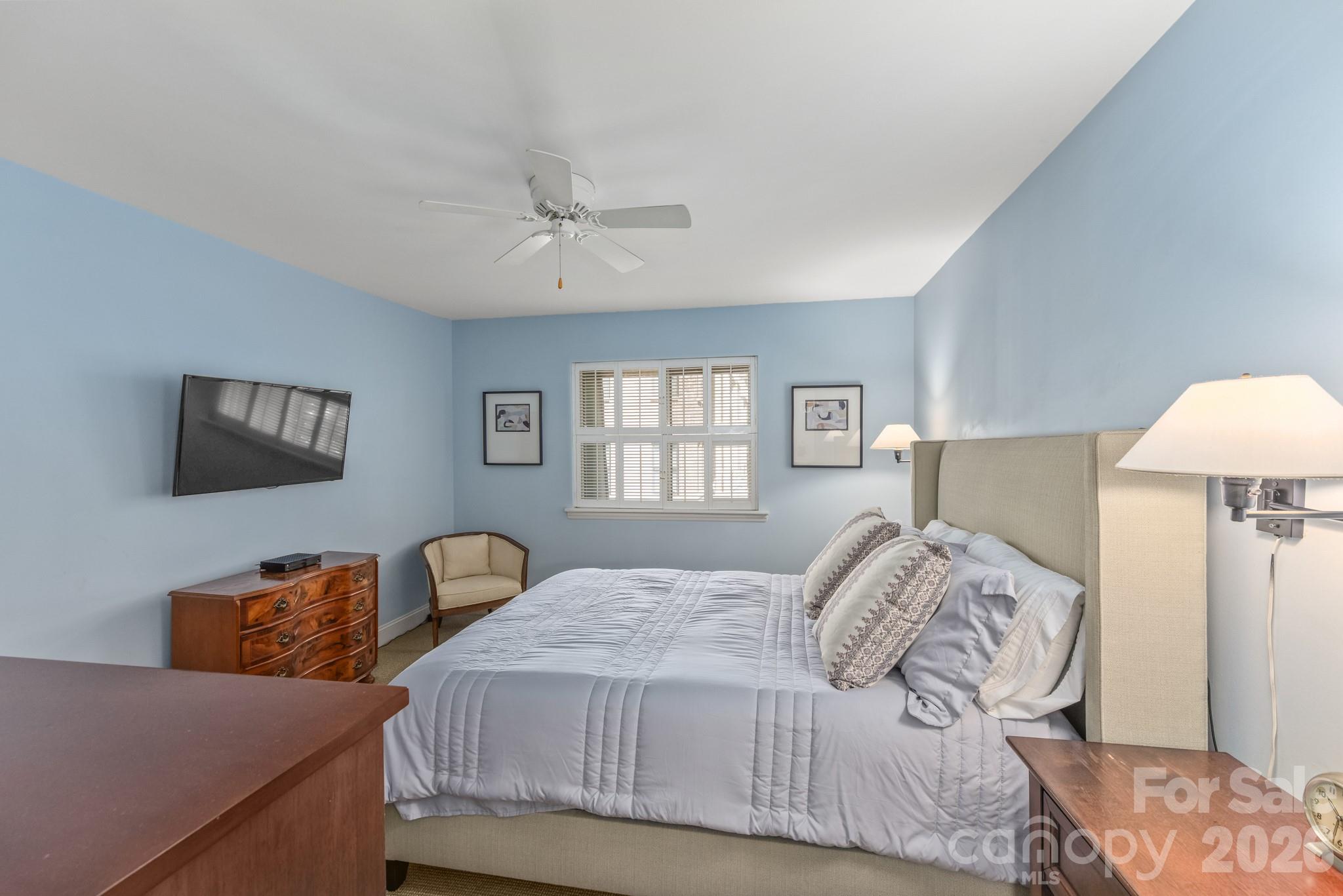1323 Queens Road 421 Property Photo 11