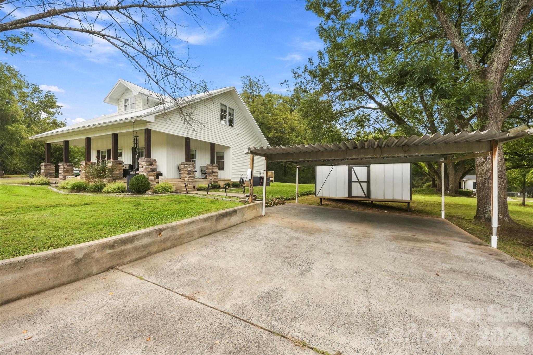 2832 Beaty Road Property Photo 4