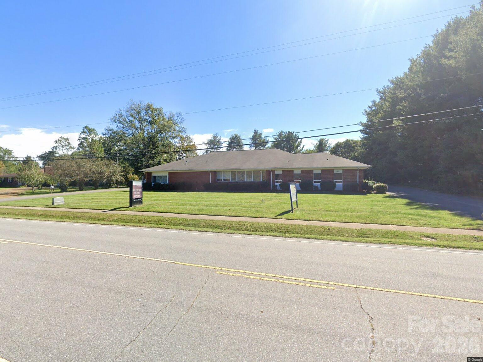 320 E Lee Avenue Property Photo 2