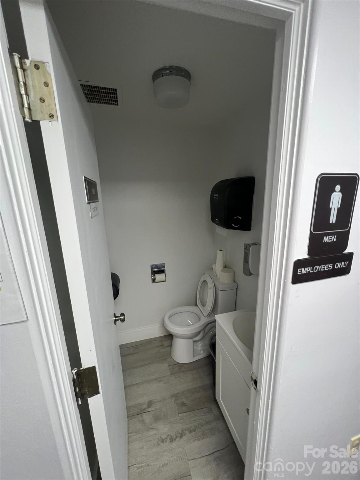 320 E Lee Avenue Property Photo 11