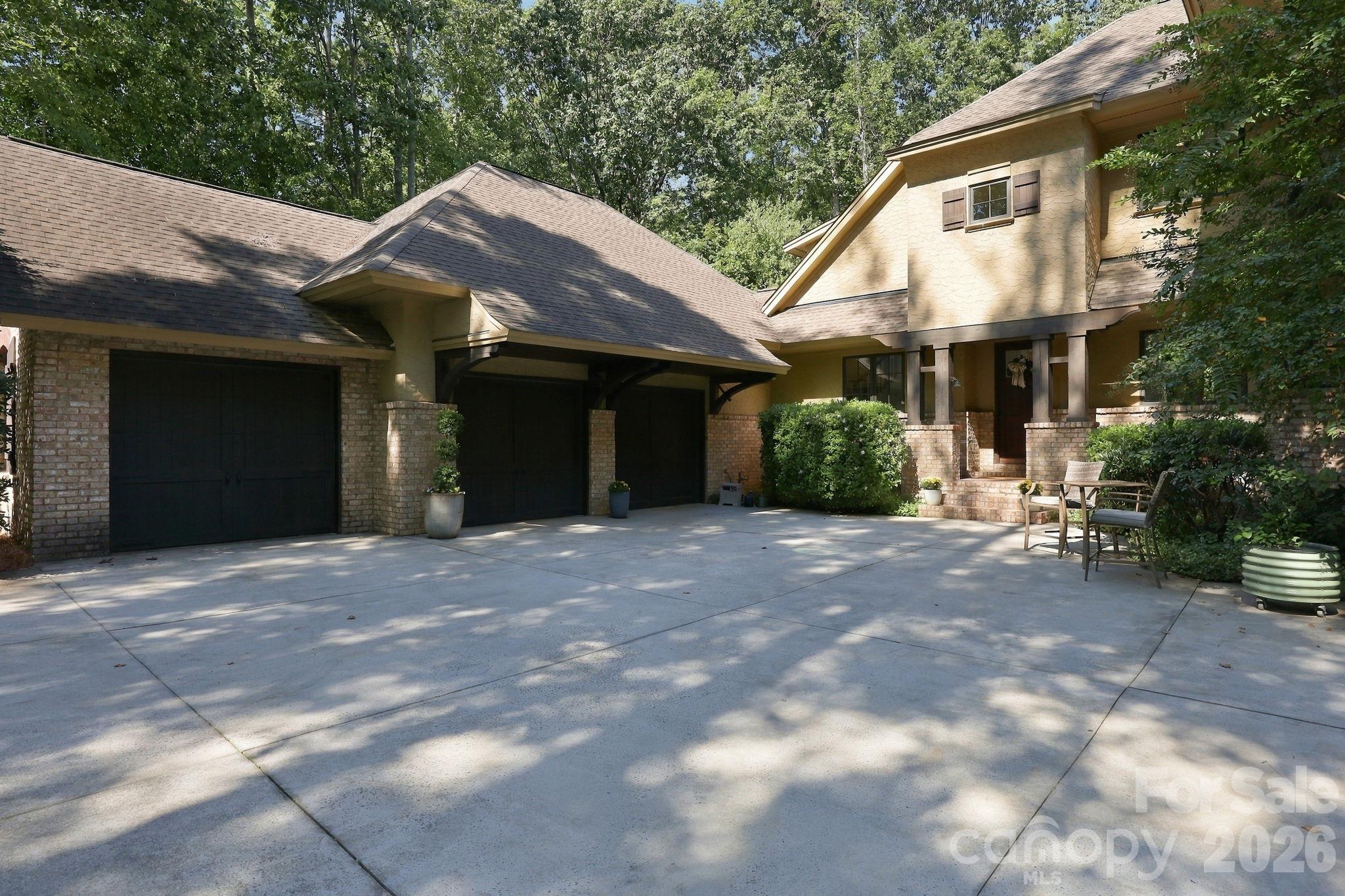115 Saddle Creek Court Property Photo 2