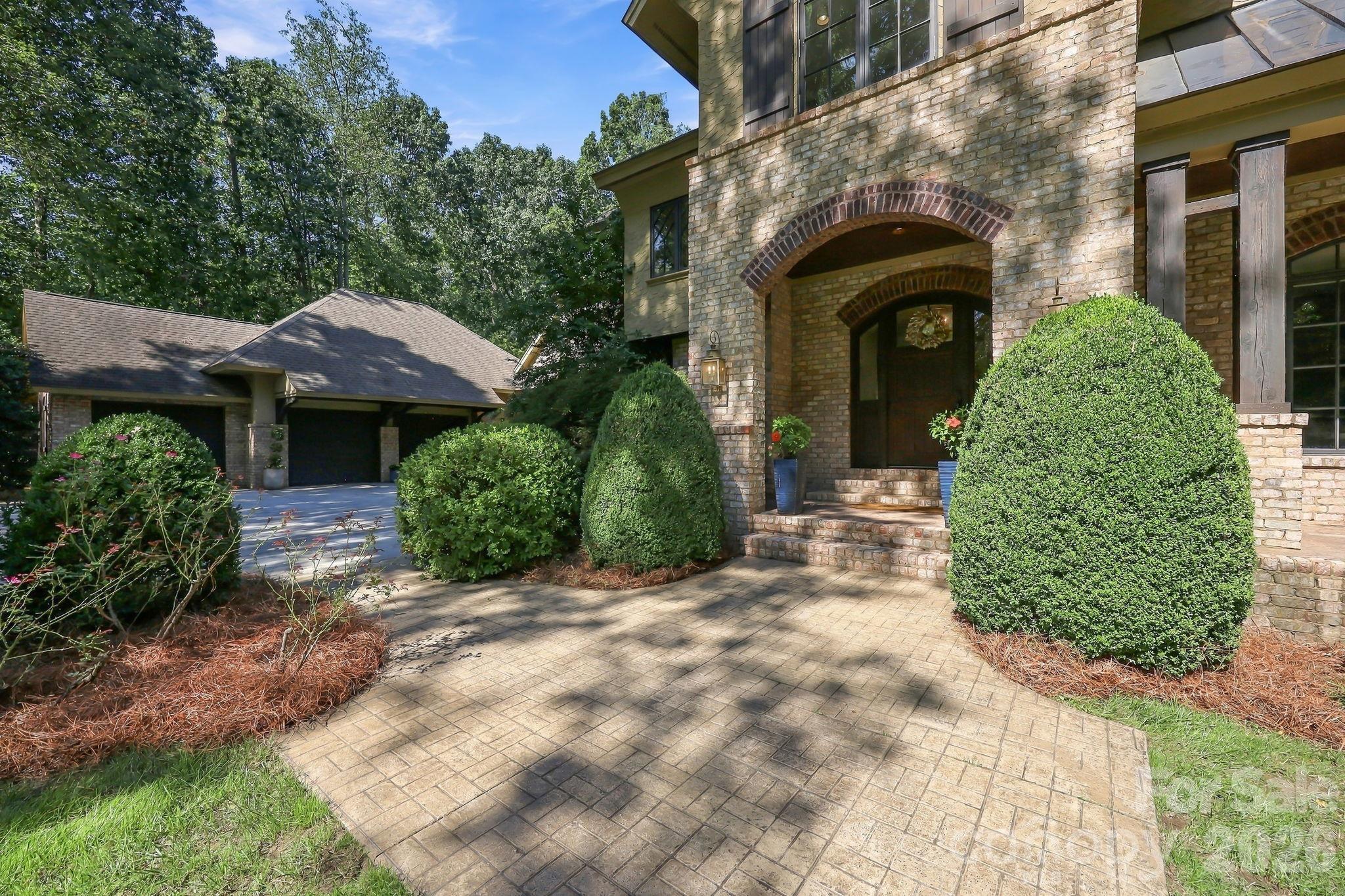 115 Saddle Creek Court Property Photo 3