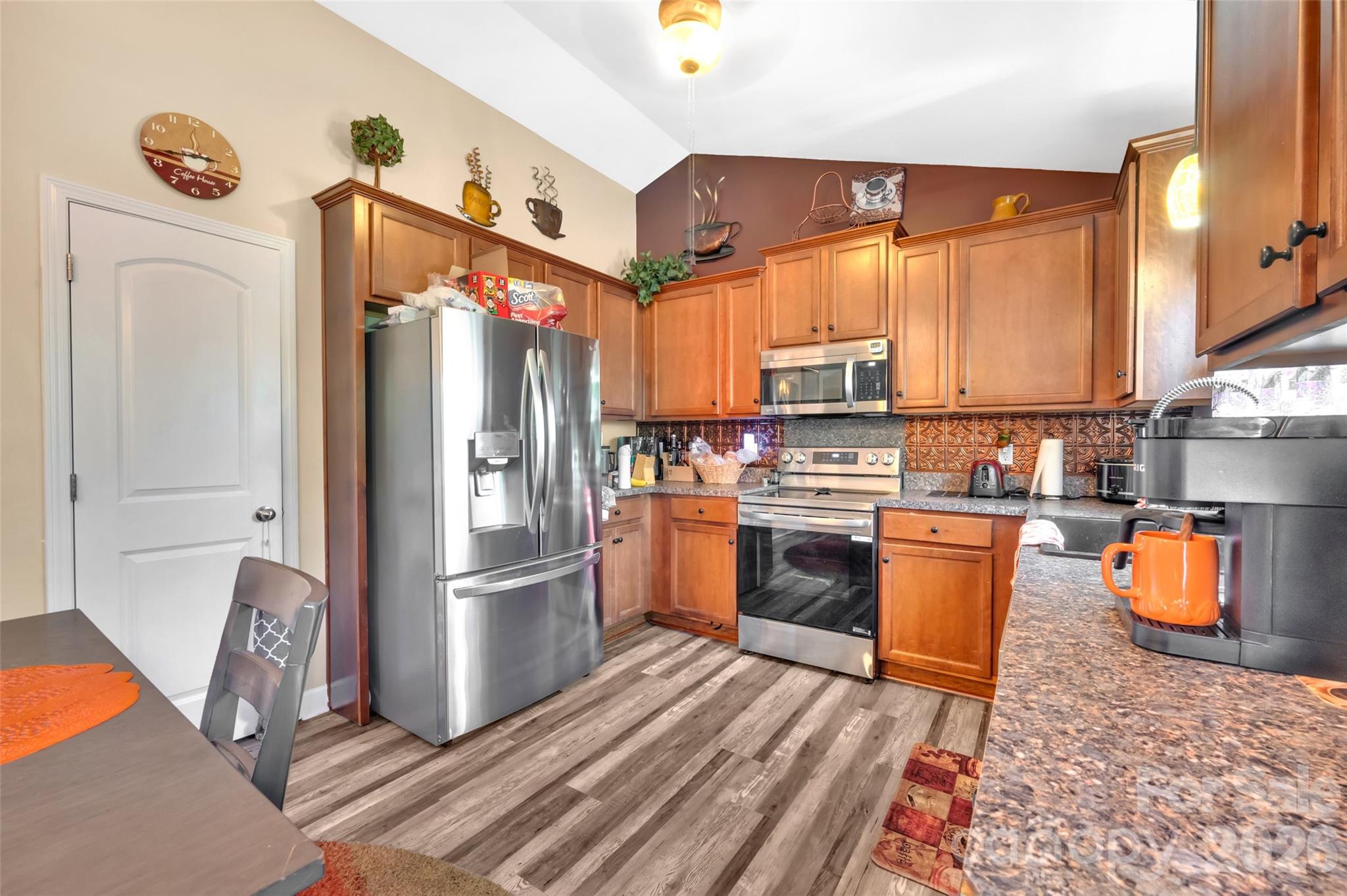 392 Lone Tree Lane Property Photo 6