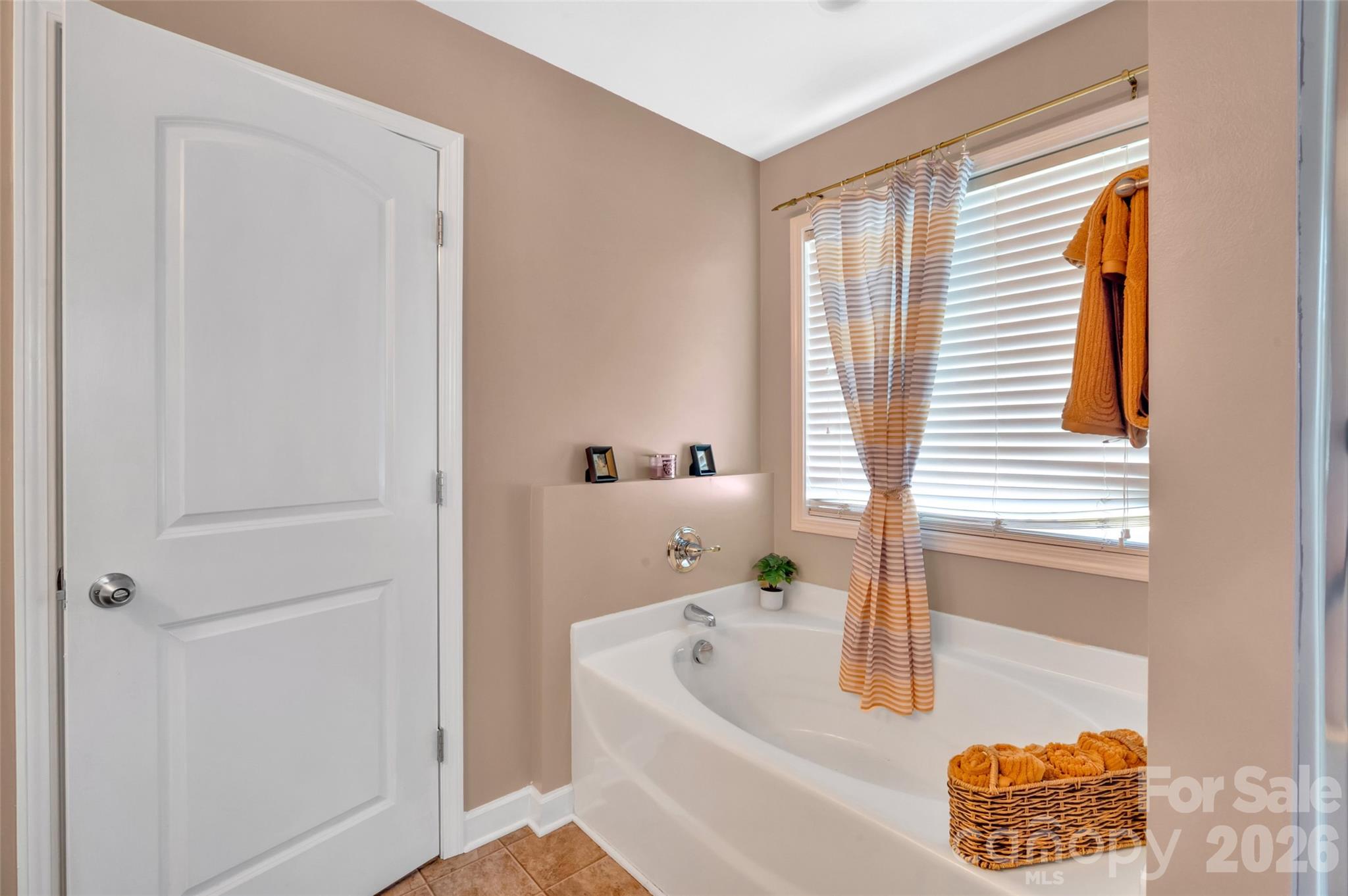 392 Lone Tree Lane Property Photo 12