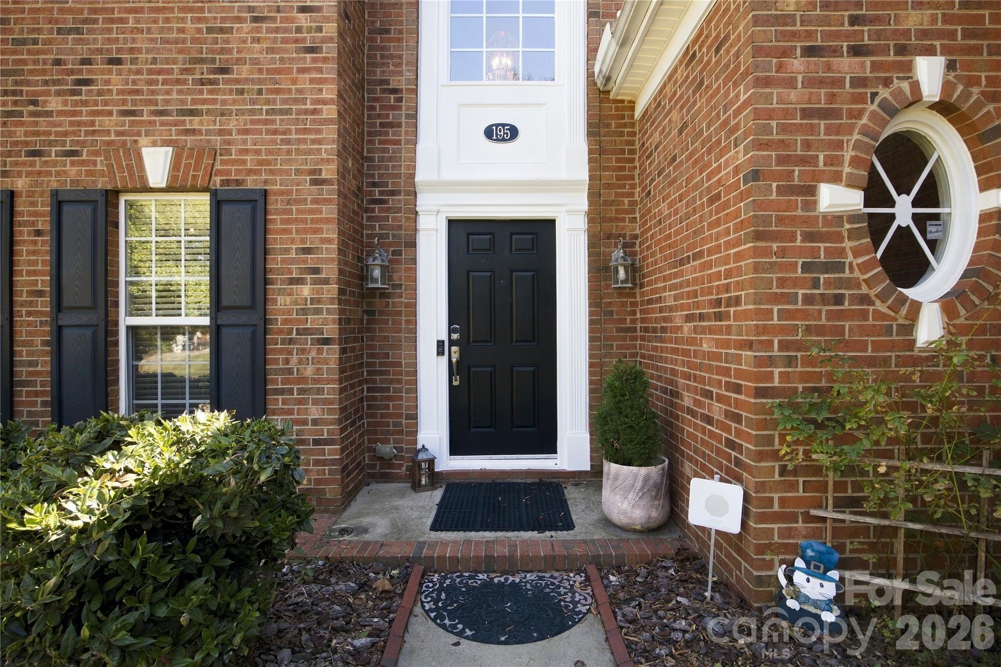 195 Huntly Lane Property Photo 3