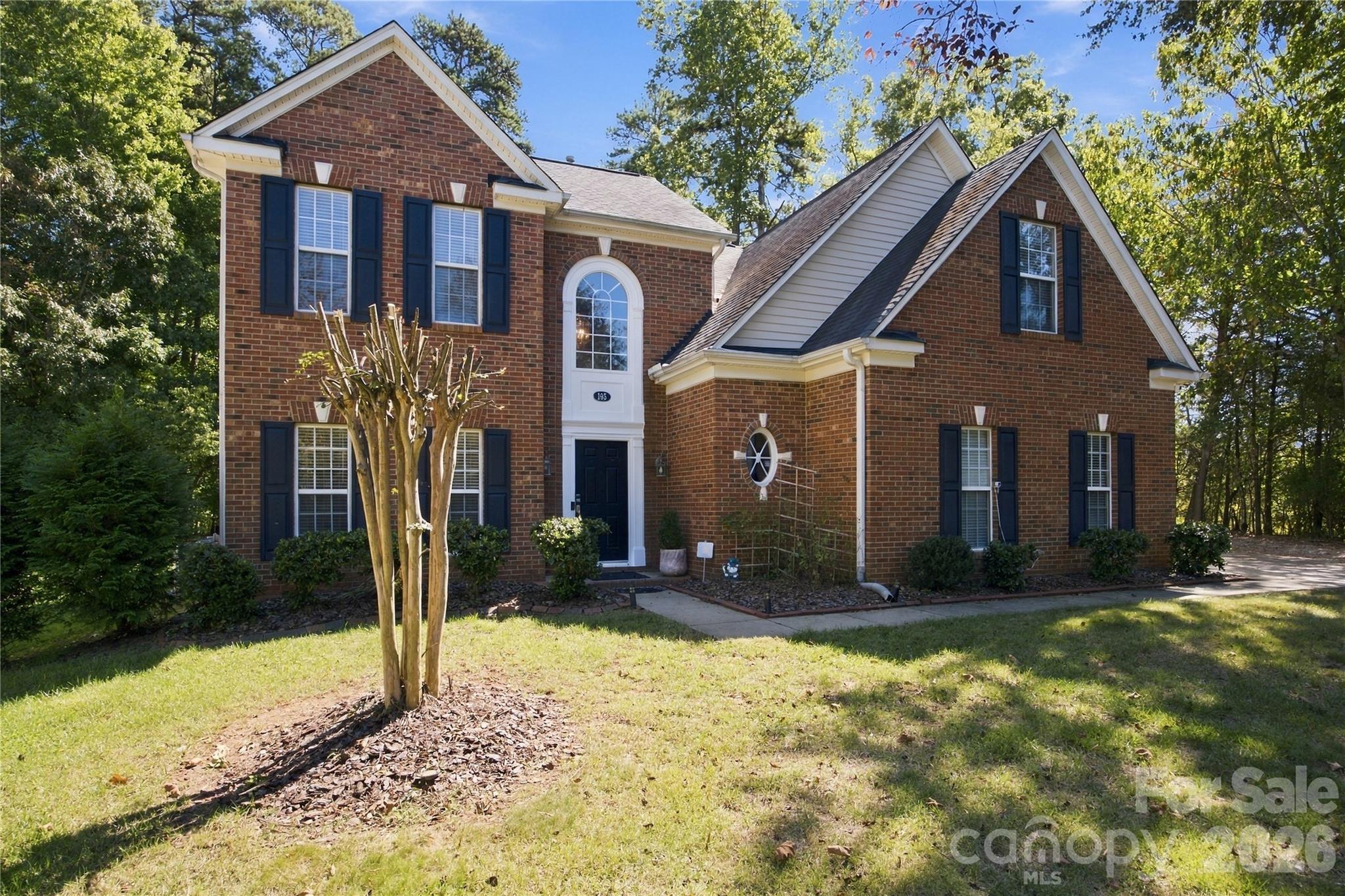 195 Huntly Lane Property Photo 4