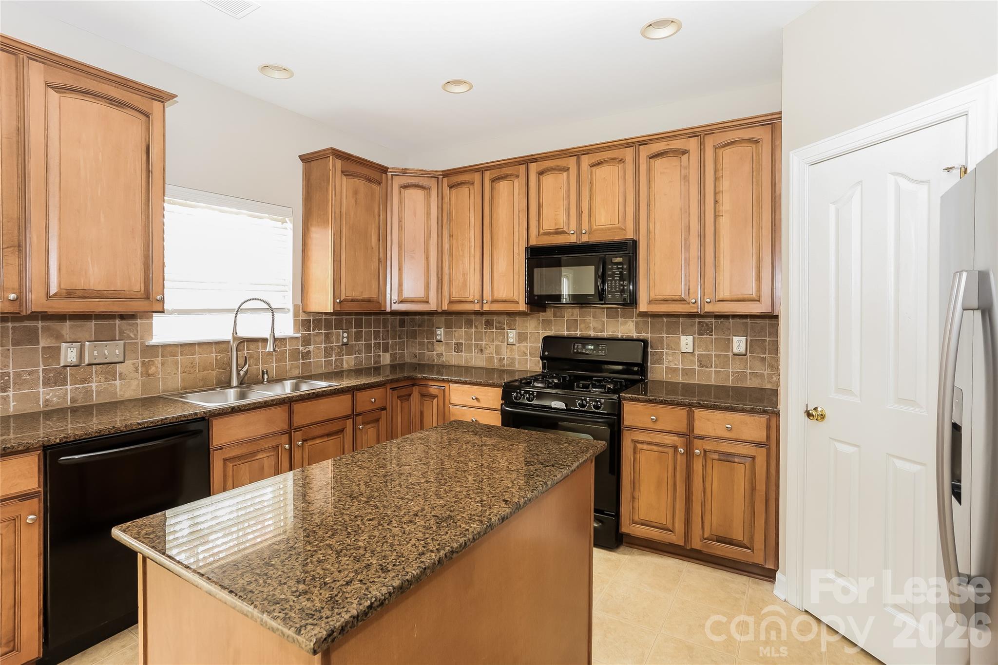 2715 Fishermans Drive Property Photo 5