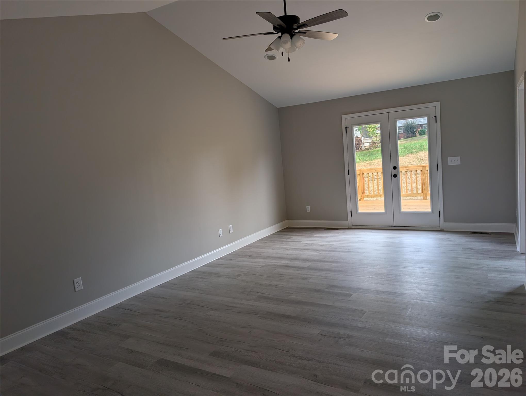 2746 Magnolia Street Property Photo 3