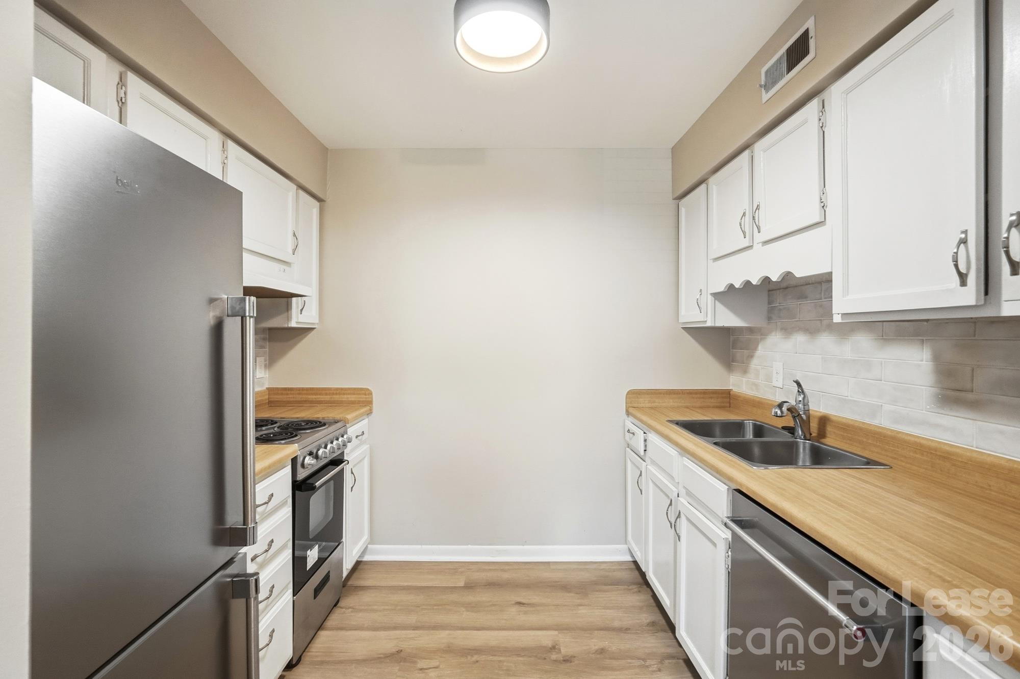 6132 Heath Ridge Court Property Photo 9