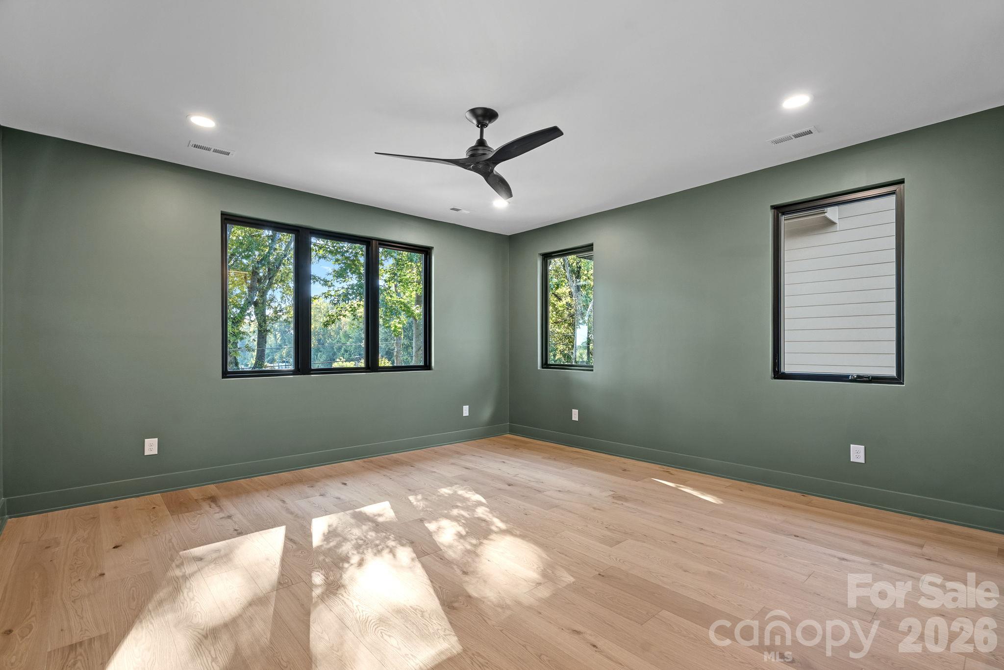 413 Plymouth Avenue Property Photo 25
