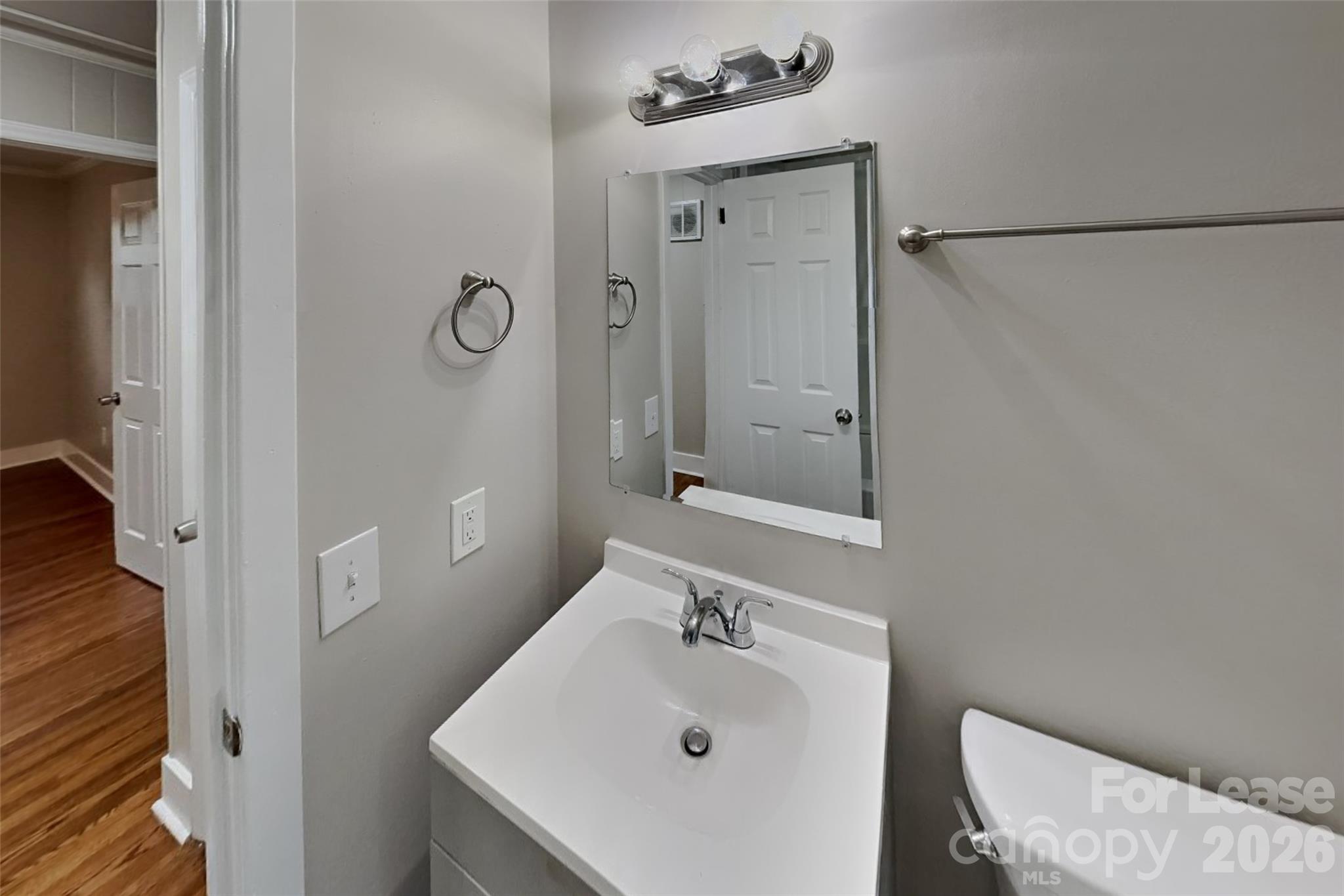 514 E 12th Avenue Property Photo 7