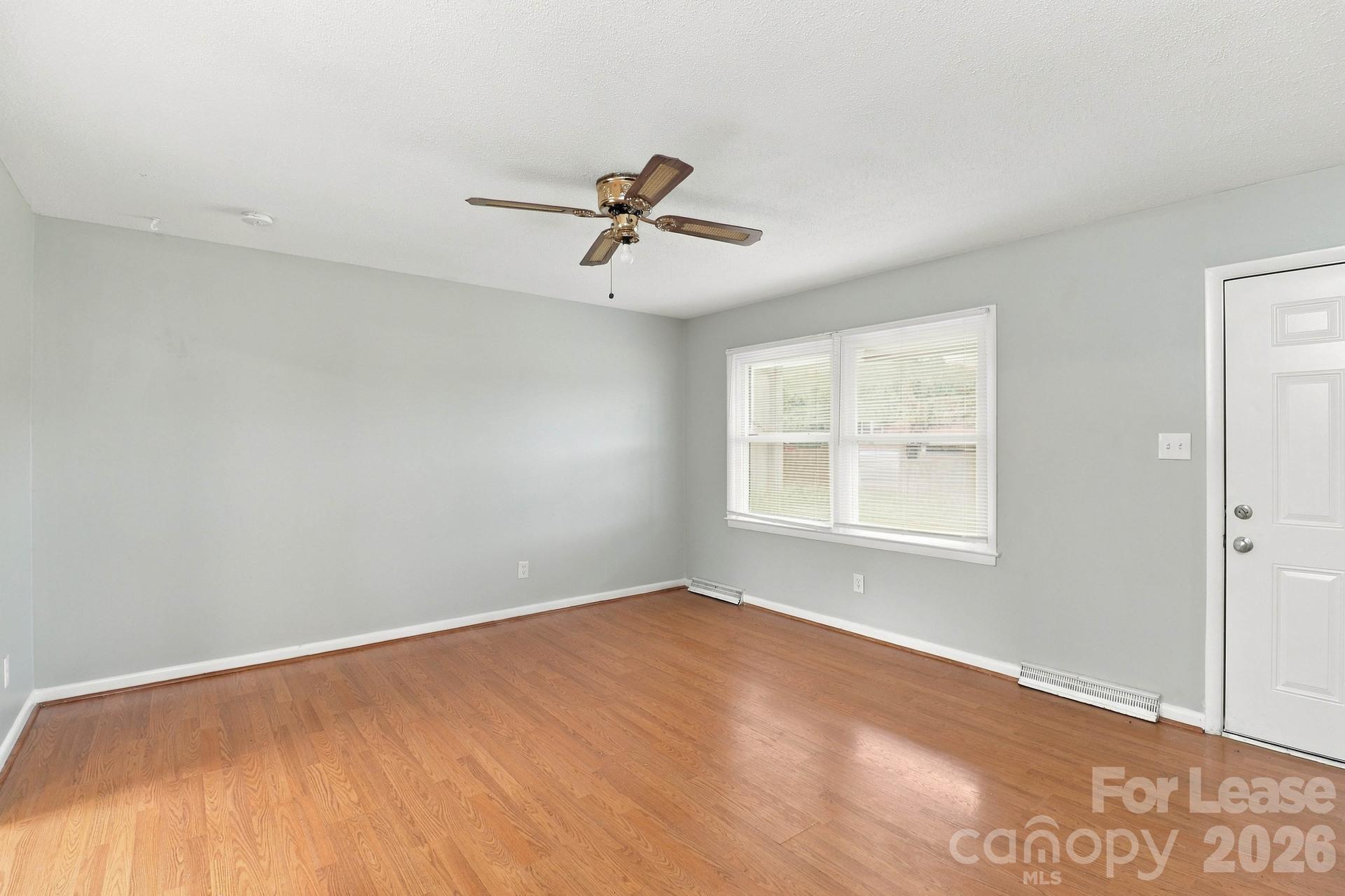221 Tanglewood Drive Property Photo 4