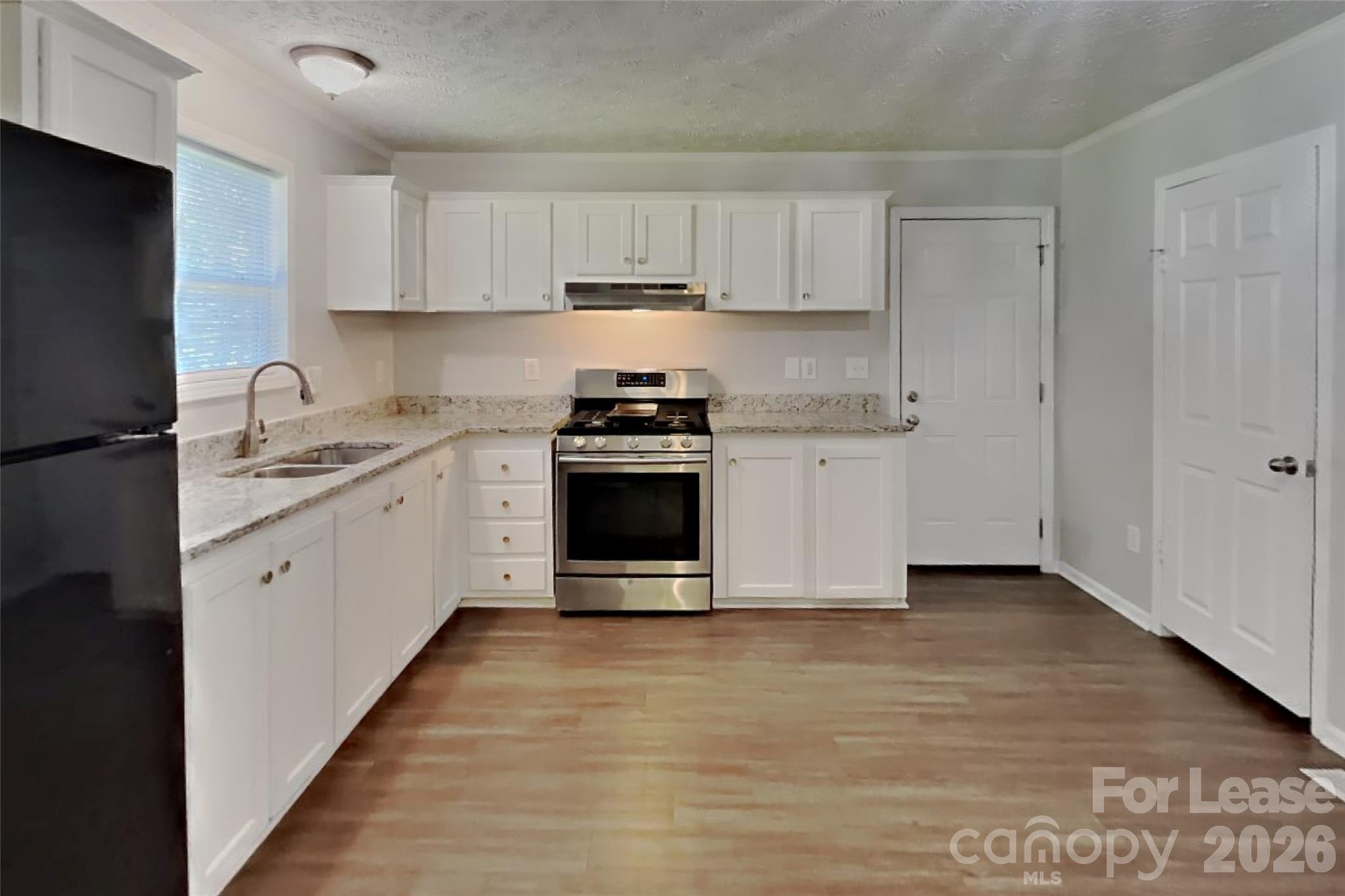 2208 Shalimar Drive Property Photo 2
