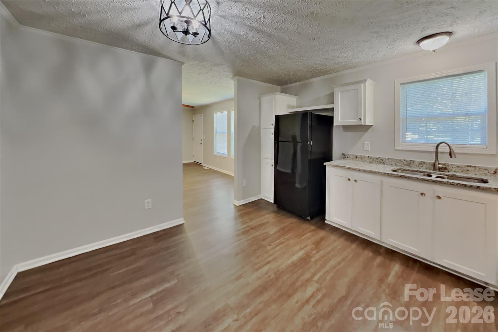 2208 Shalimar Drive Property Photo 3