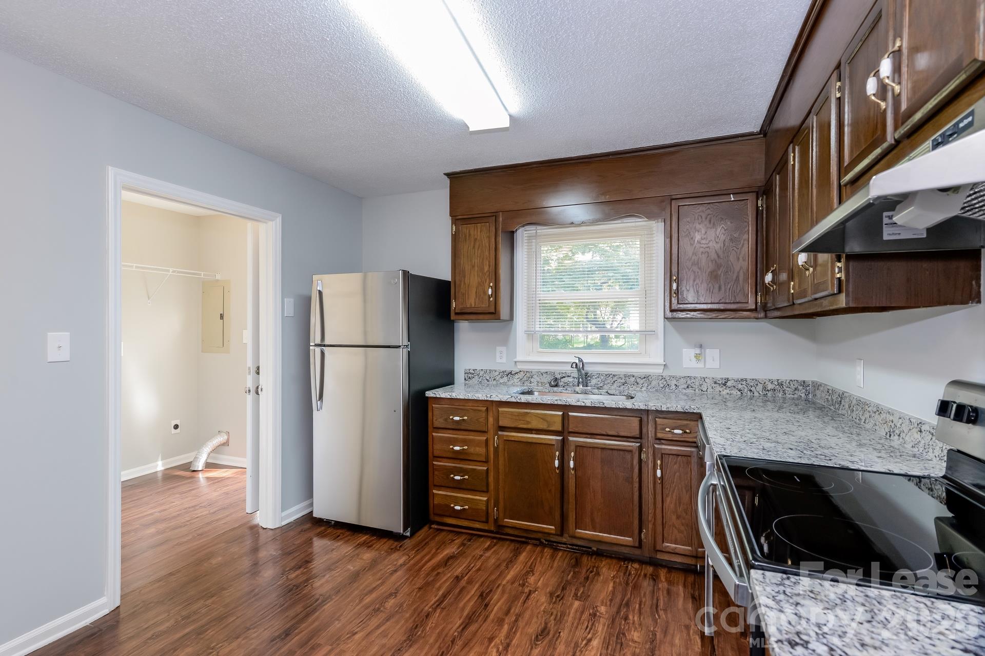 112 Pineview Court Property Photo 3