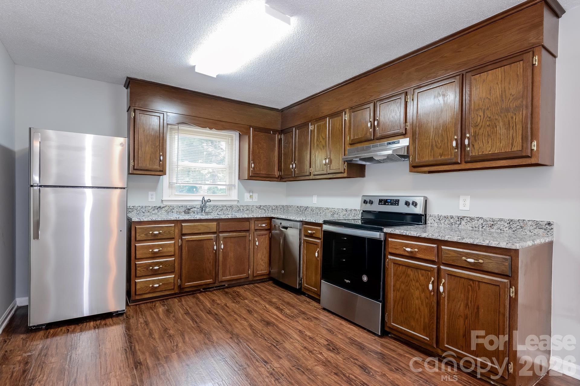 112 Pineview Court Property Photo 4