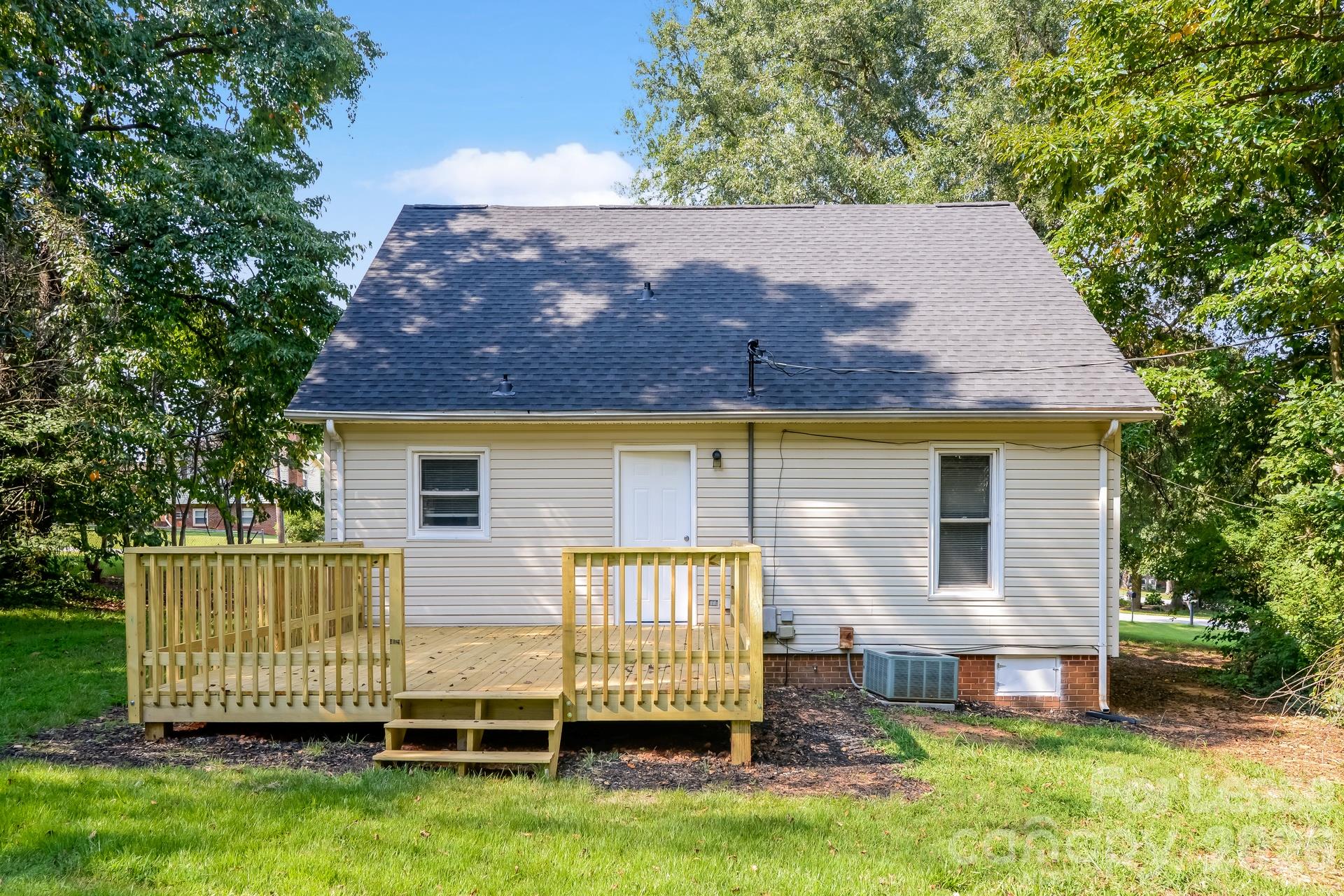 112 Pineview Court Property Photo 8