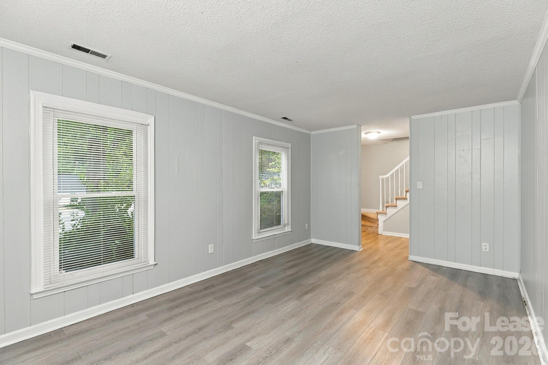 5424 Two Moons Drive Property Photo 3