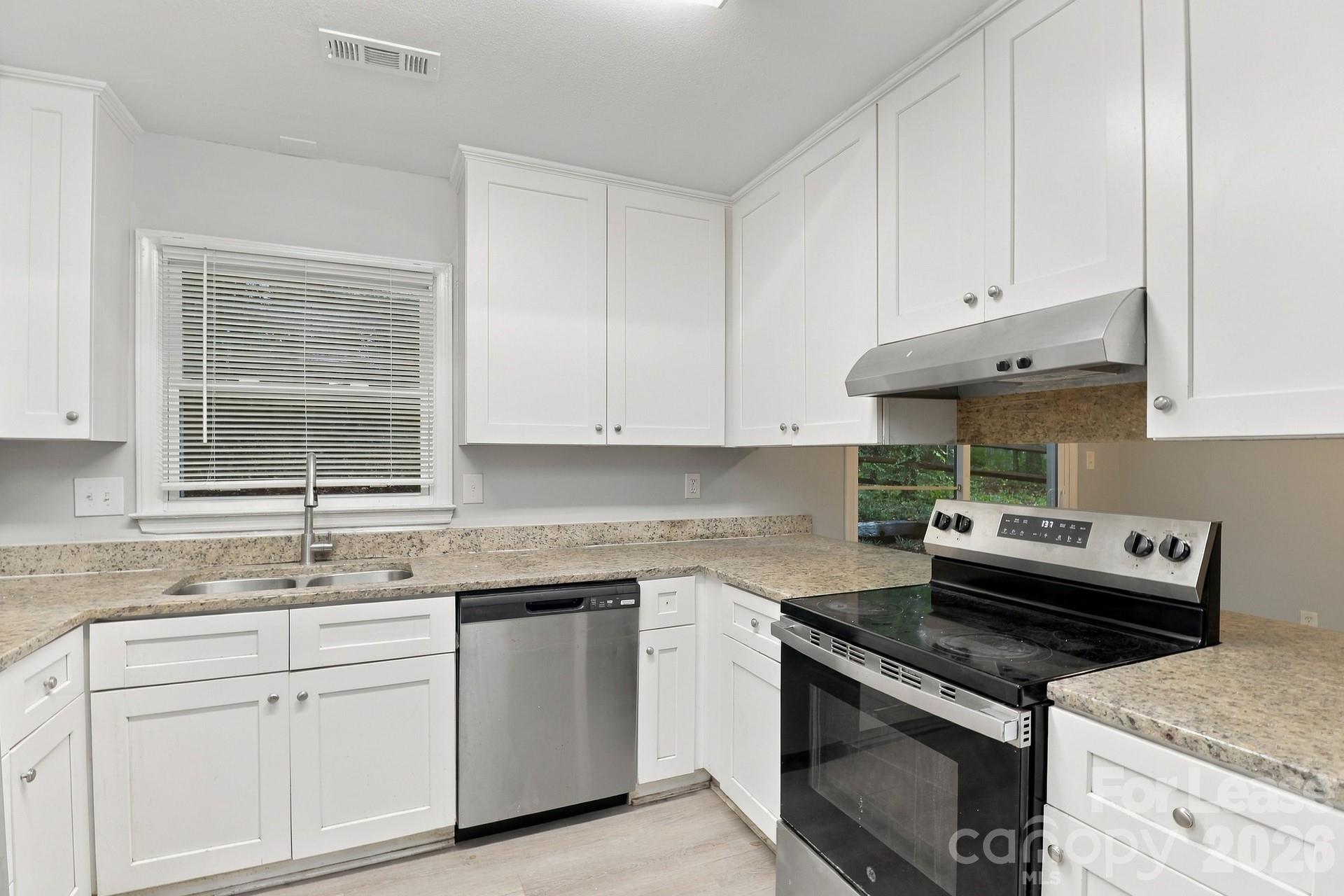 5424 Two Moons Drive Property Photo 5